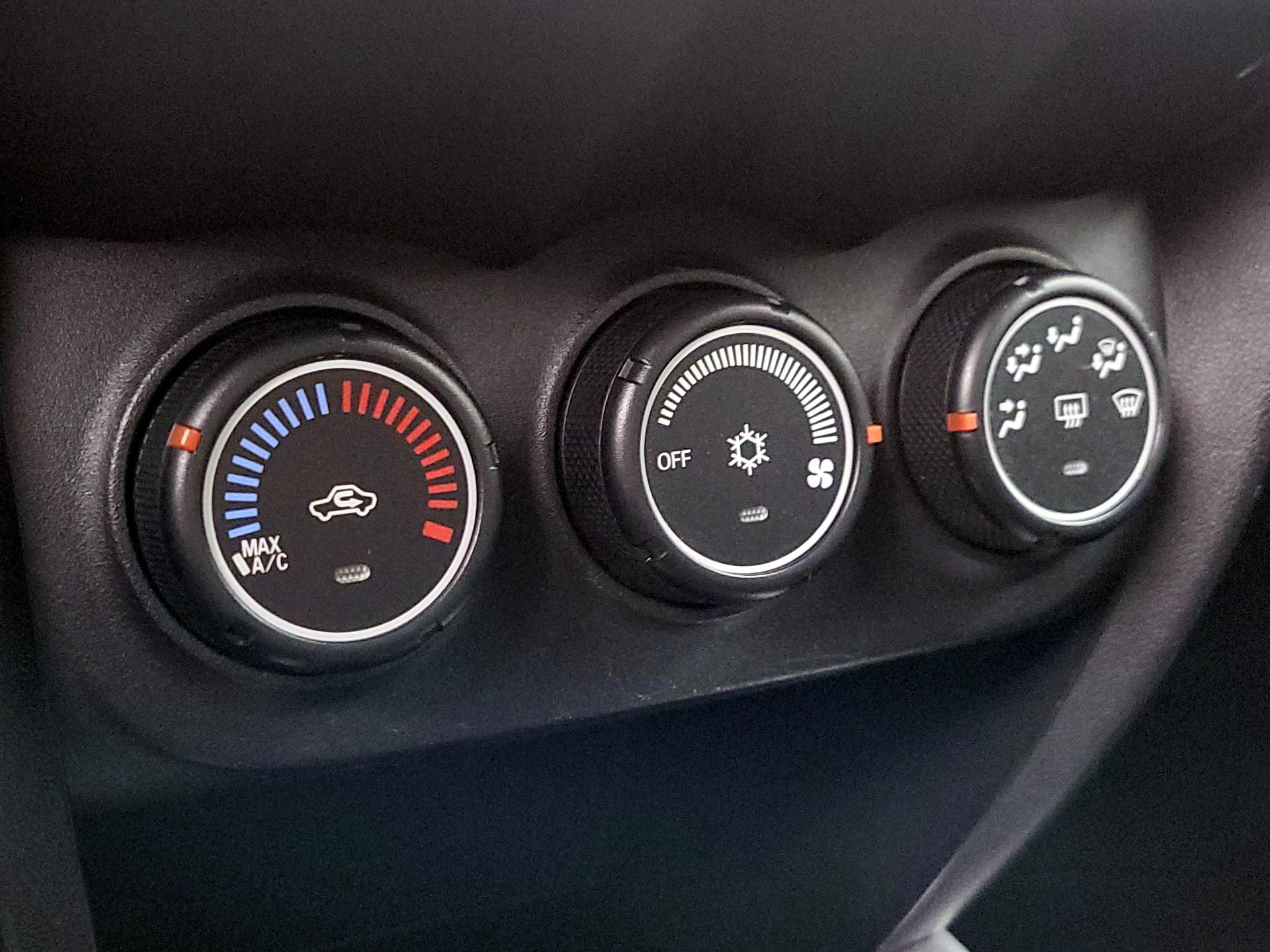 Thumbnail: 2014 Mitsubishi Outlander Sport - 15