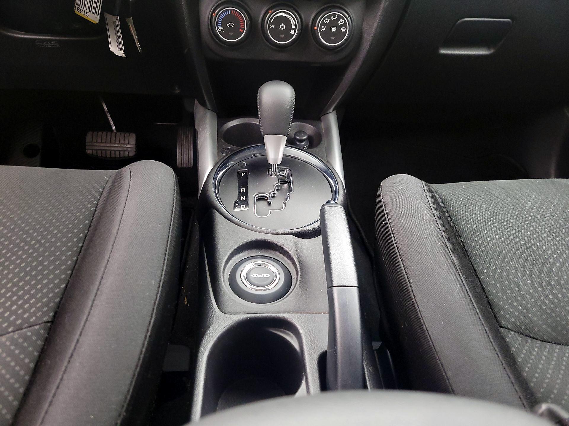 Thumbnail: 2014 Mitsubishi Outlander Sport - 16