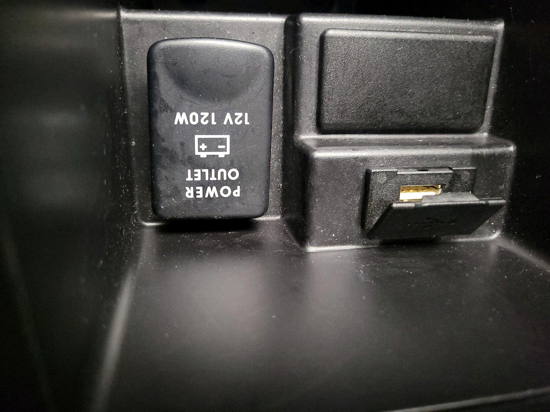 Thumbnail: 2014 Mitsubishi Outlander Sport - 17