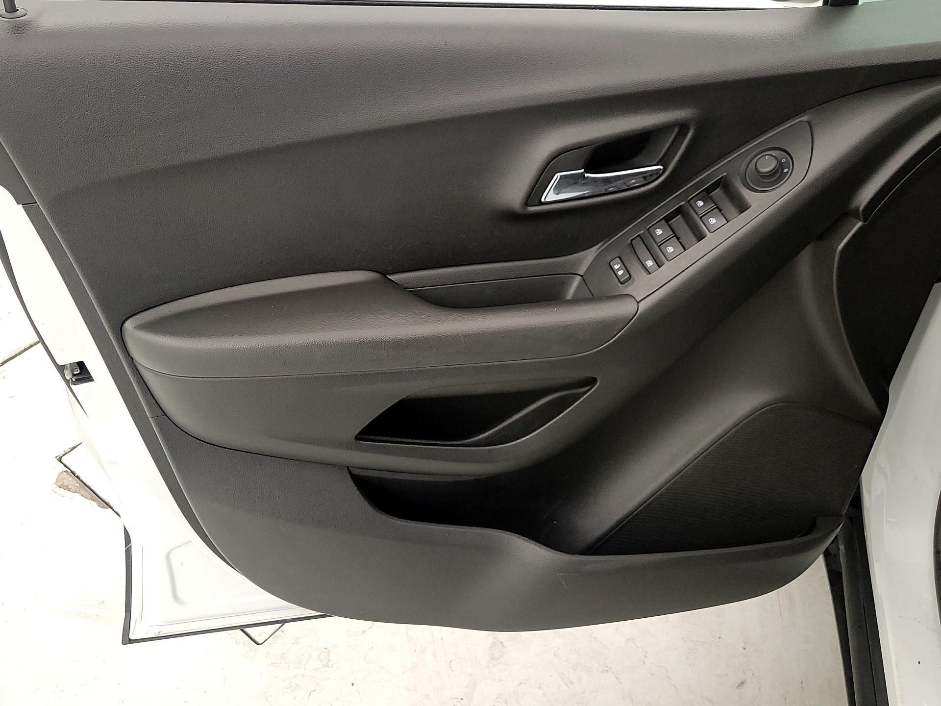 Thumbnail: 2019 Chevrolet Trax - 12