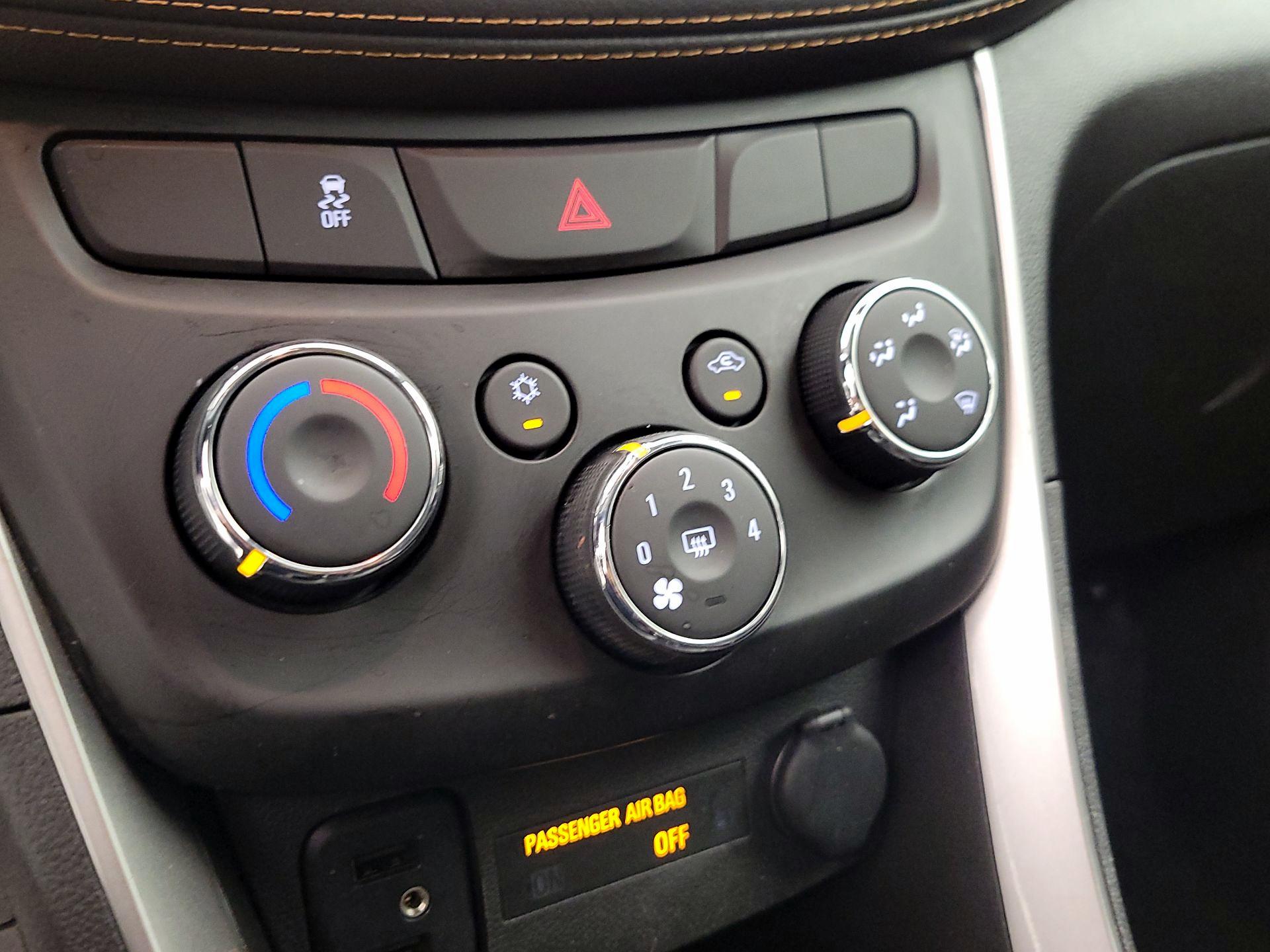 Thumbnail: 2019 Chevrolet Trax - 16