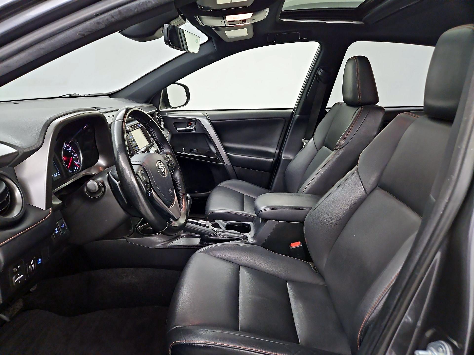 Thumbnail: 2018 Toyota RAV4 - 11