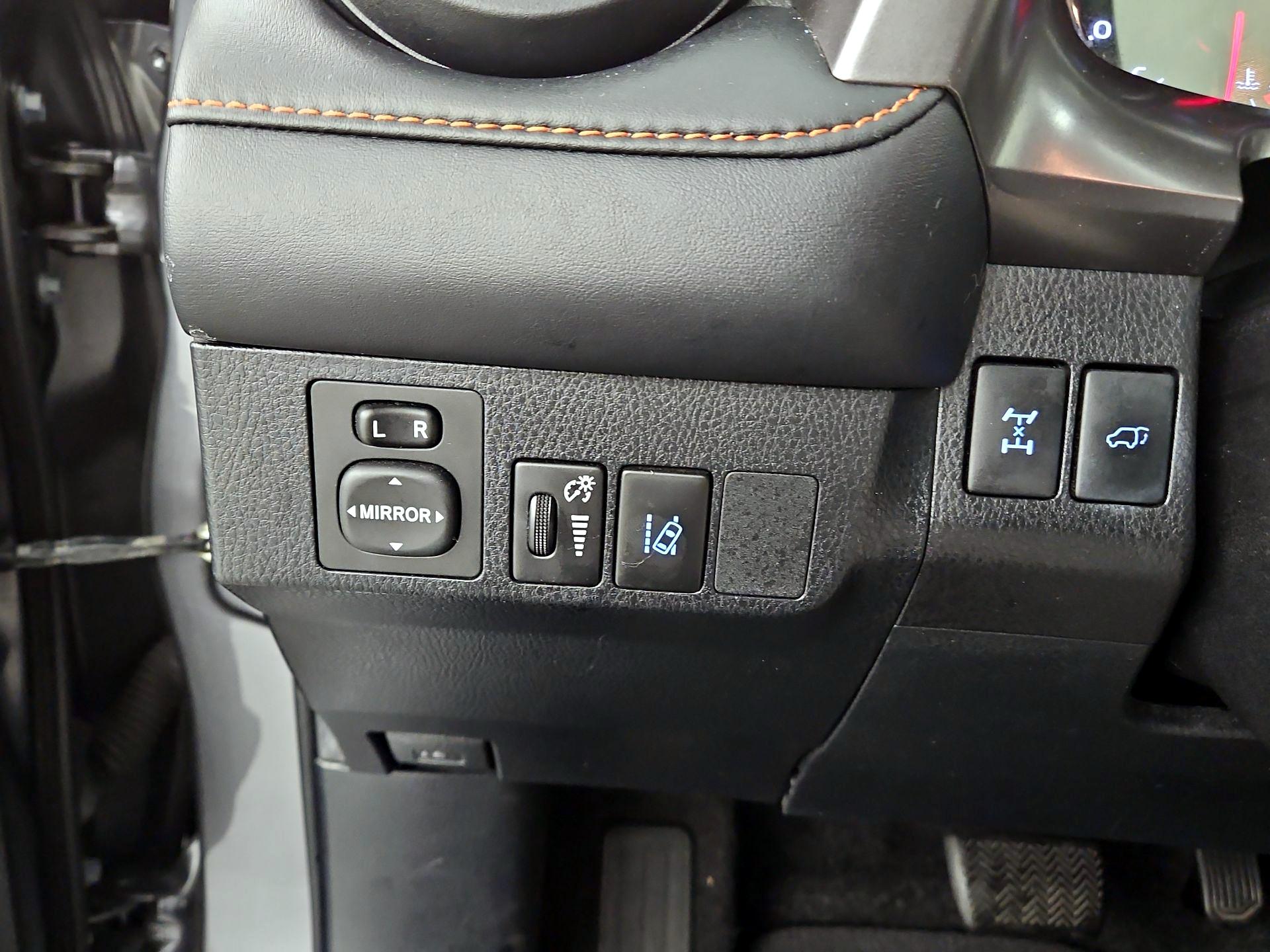 Thumbnail: 2018 Toyota RAV4 - 13