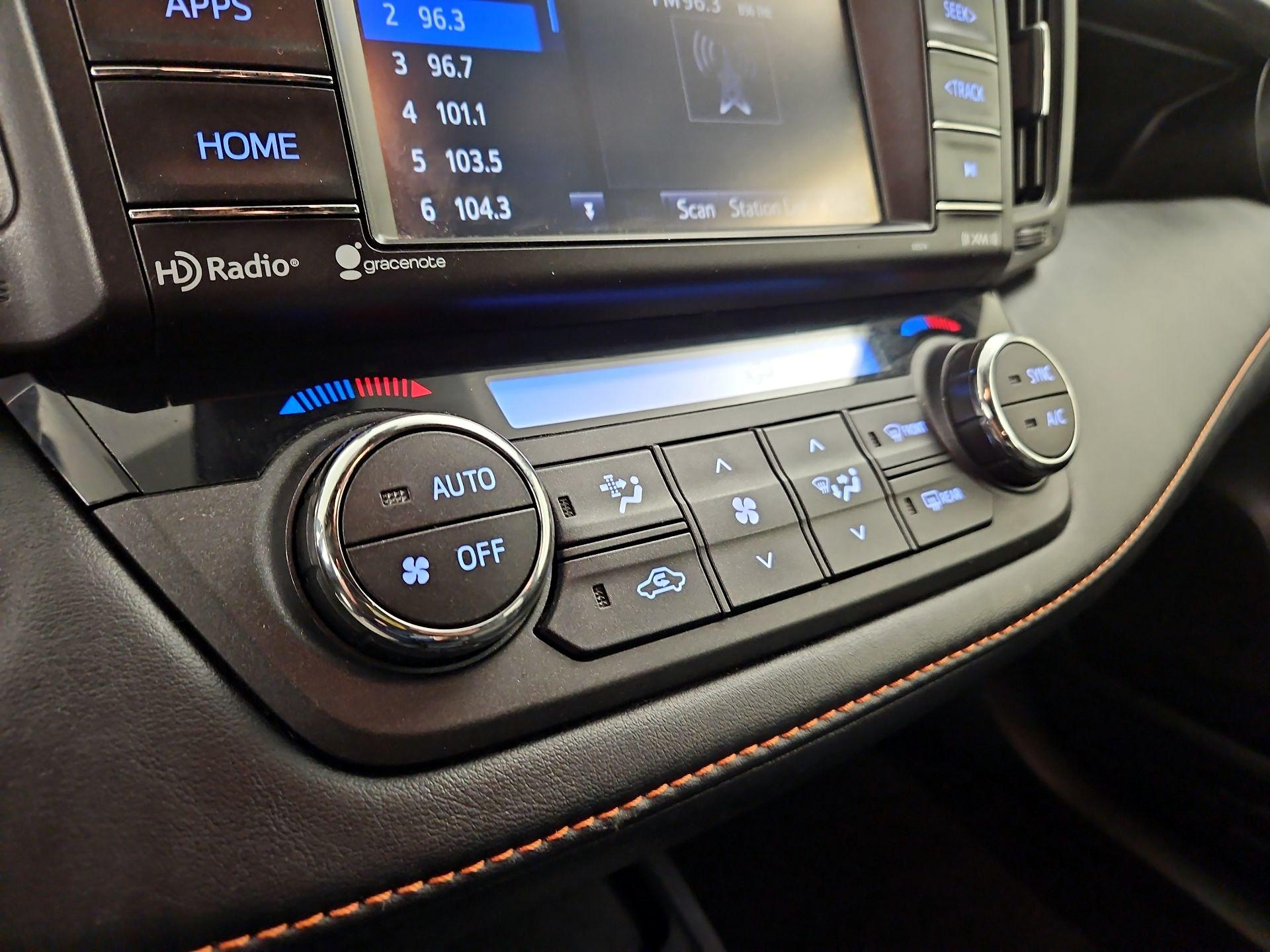 Thumbnail: 2018 Toyota RAV4 - 16