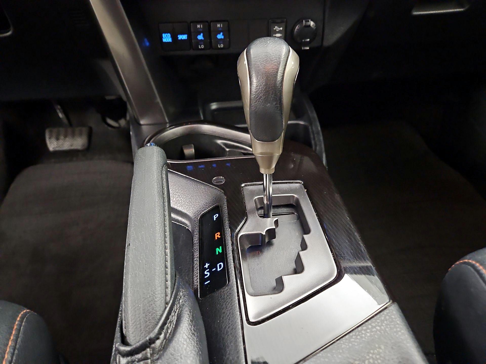 Thumbnail: 2018 Toyota RAV4 - 17