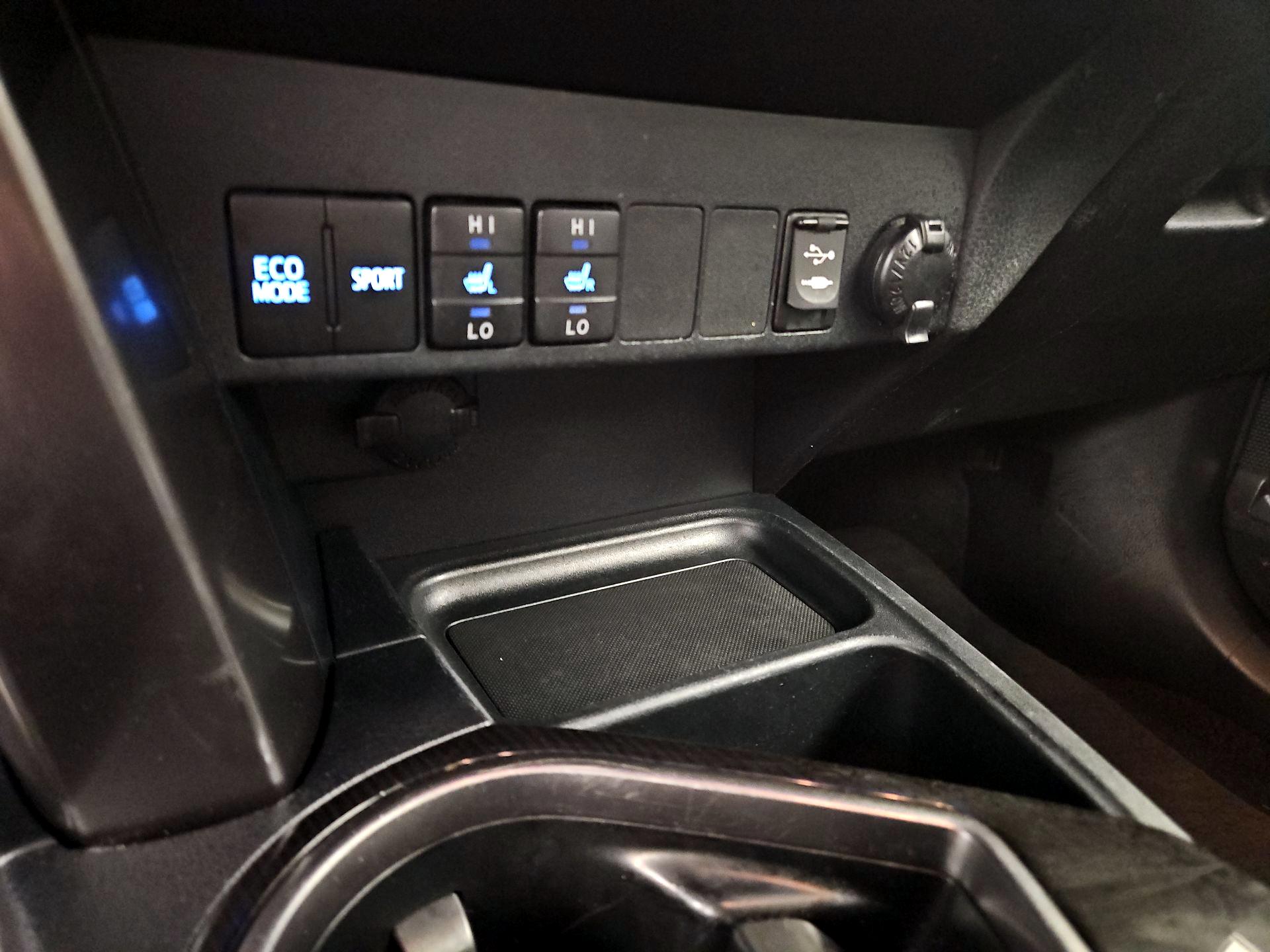 Thumbnail: 2018 Toyota RAV4 - 18