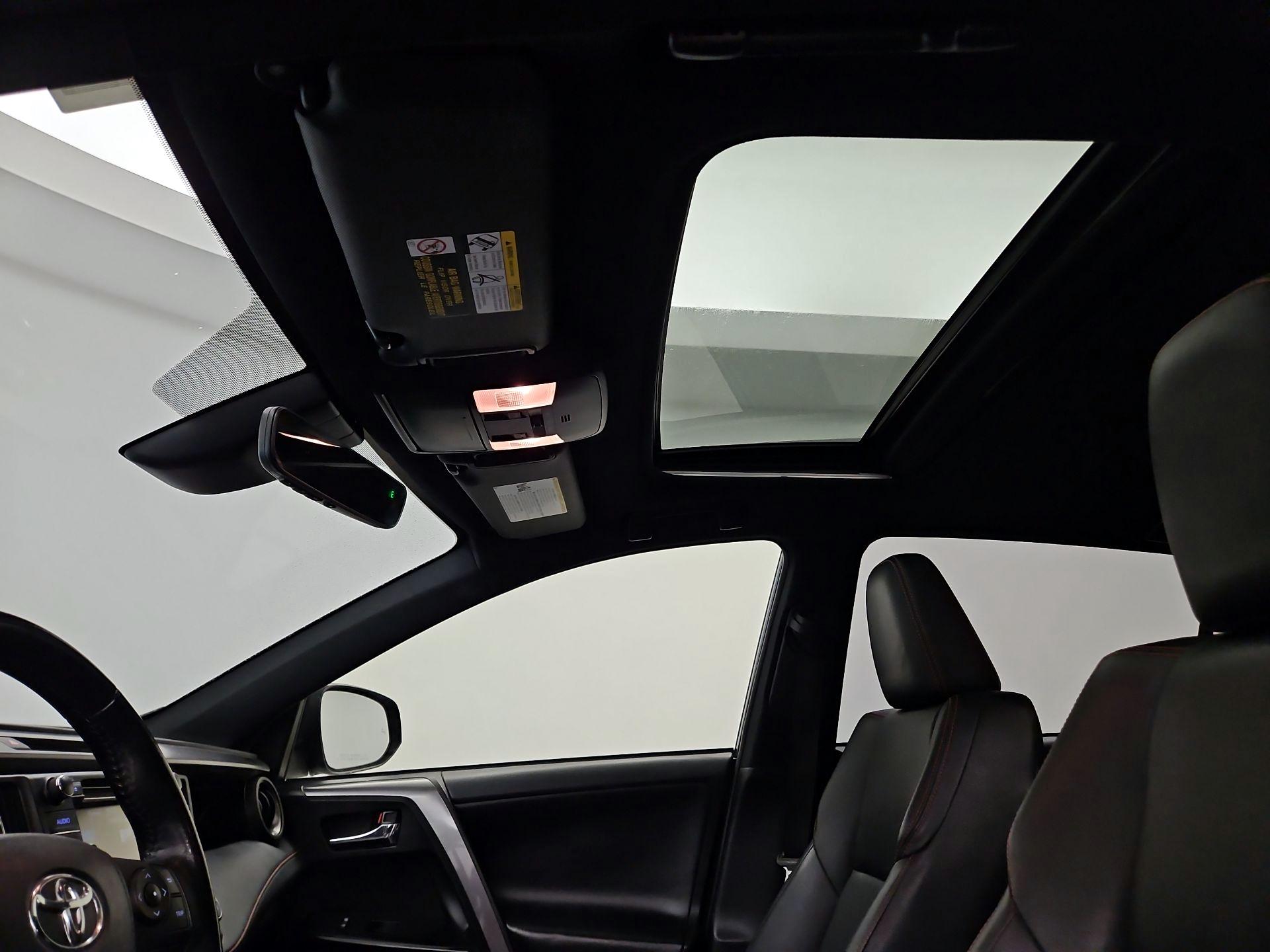 Thumbnail: 2018 Toyota RAV4 - 19