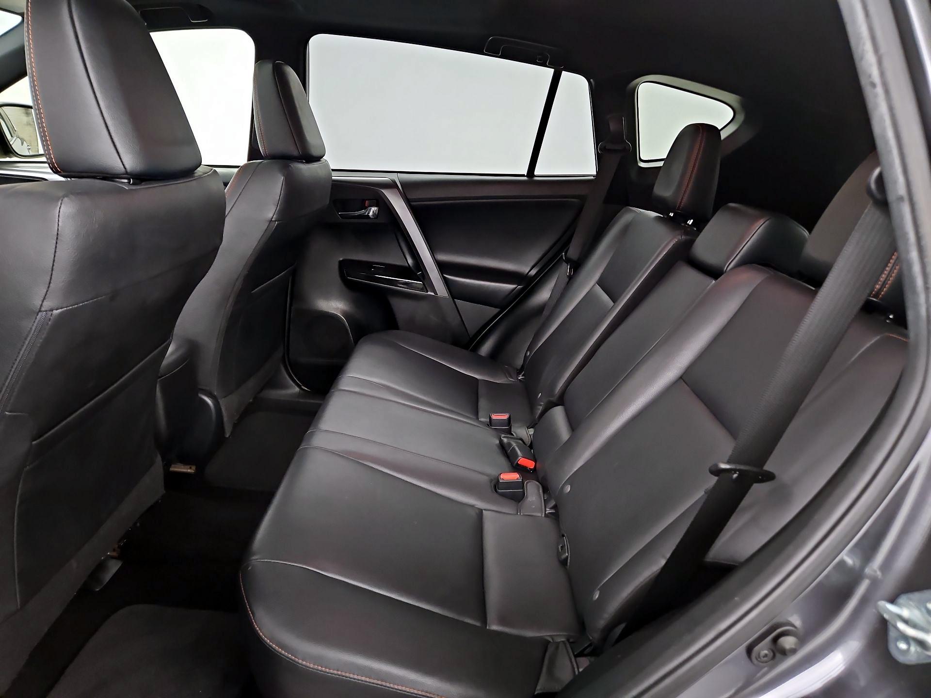 Thumbnail: 2018 Toyota RAV4 - 20