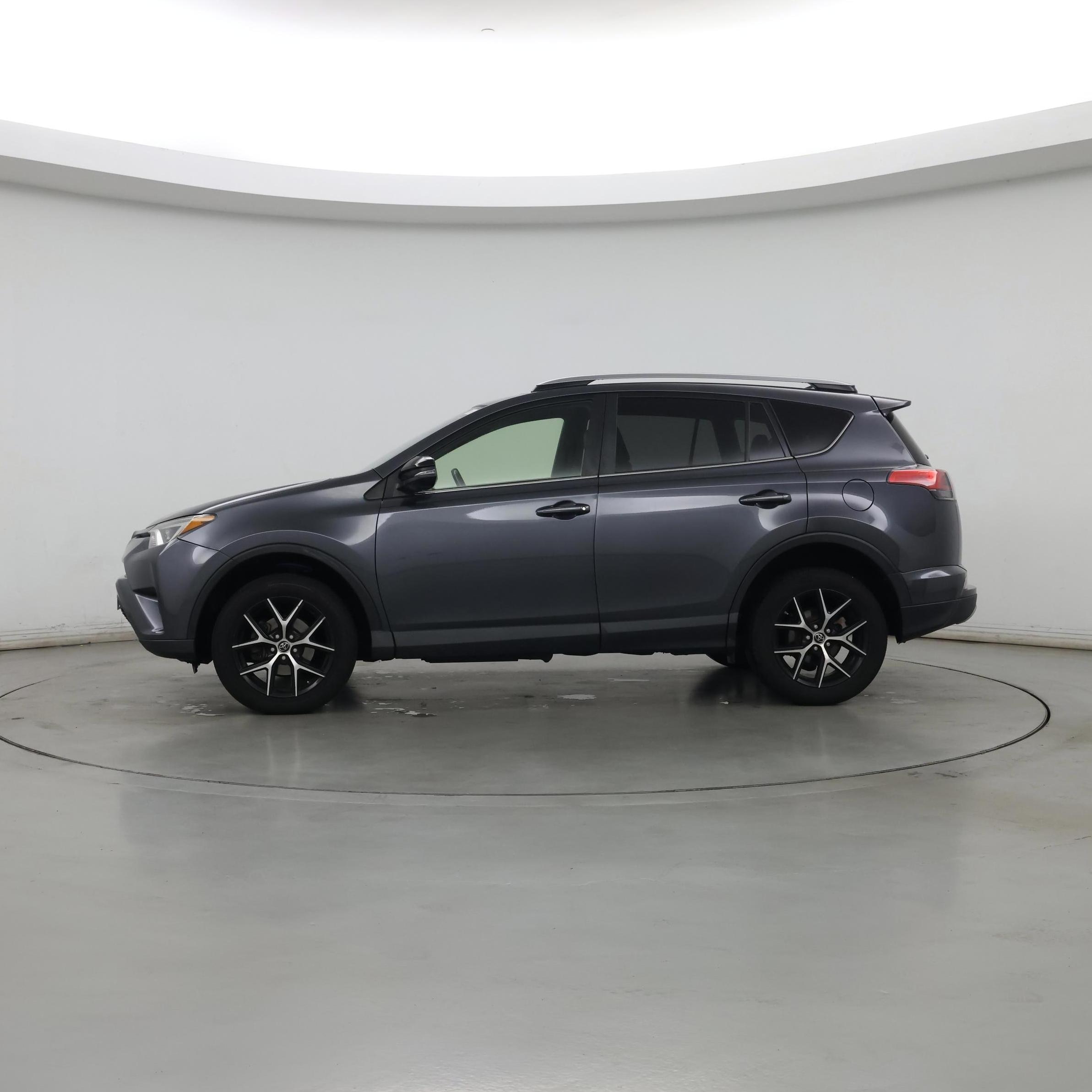 Thumbnail: 2018 Toyota RAV4 - 3