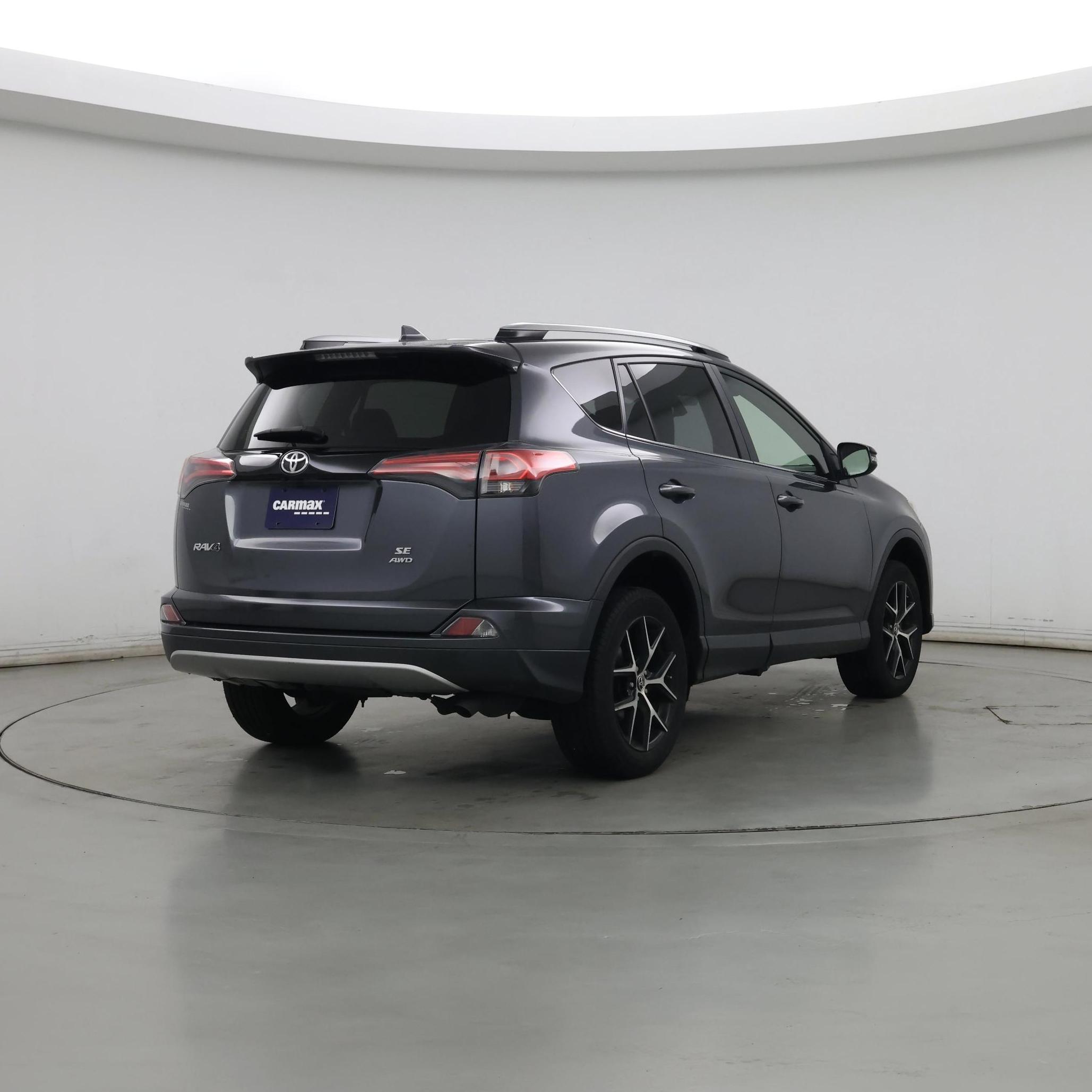 Thumbnail: 2018 Toyota RAV4 - 8