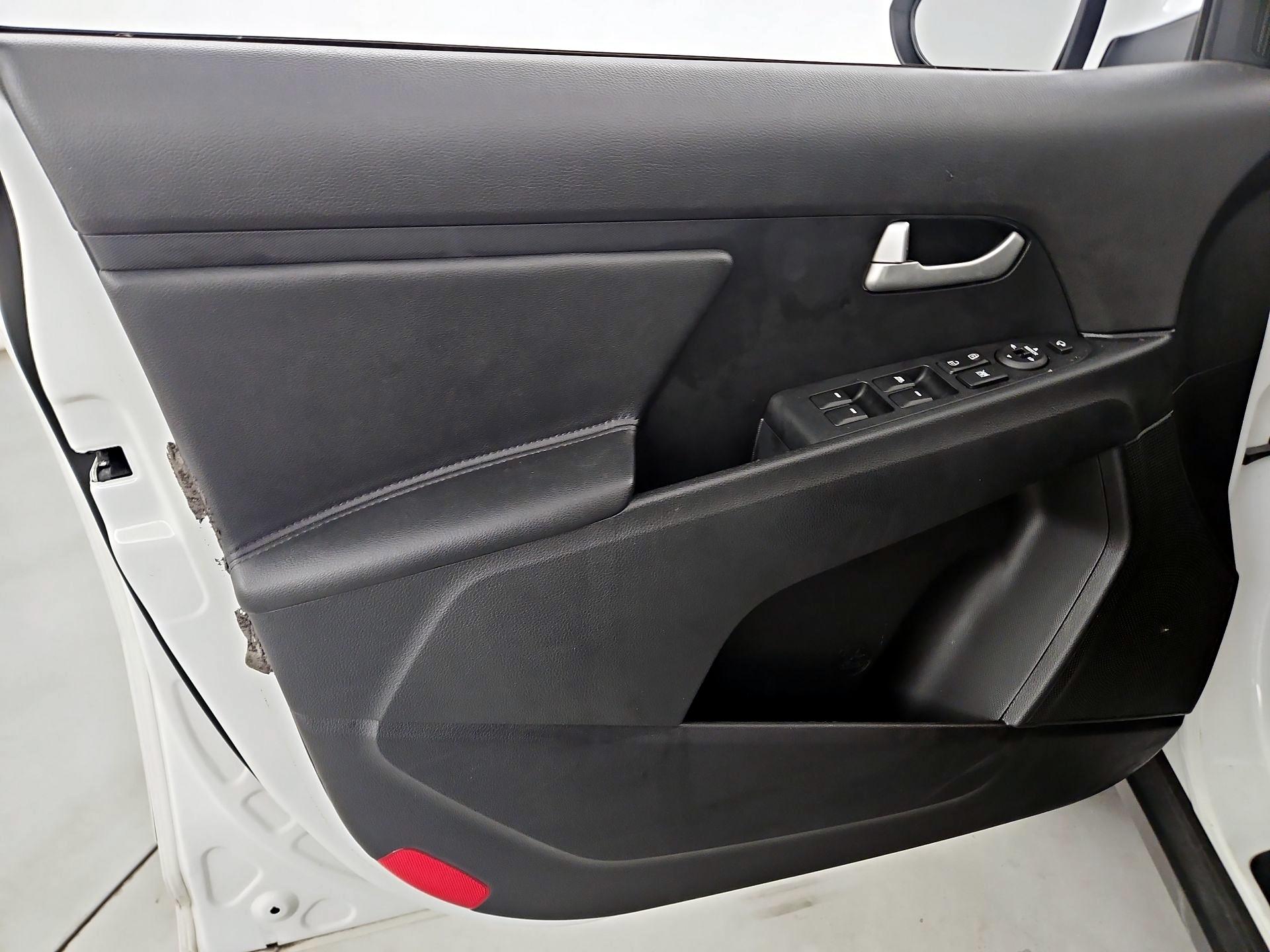 Thumbnail: 2014 Kia Sportage - 12