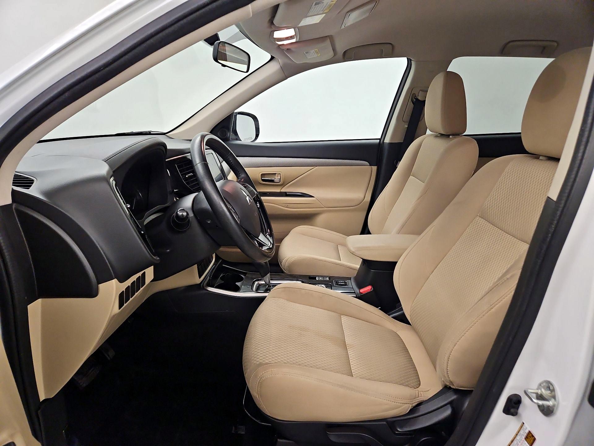 Thumbnail: 2018 Mitsubishi Outlander - 11