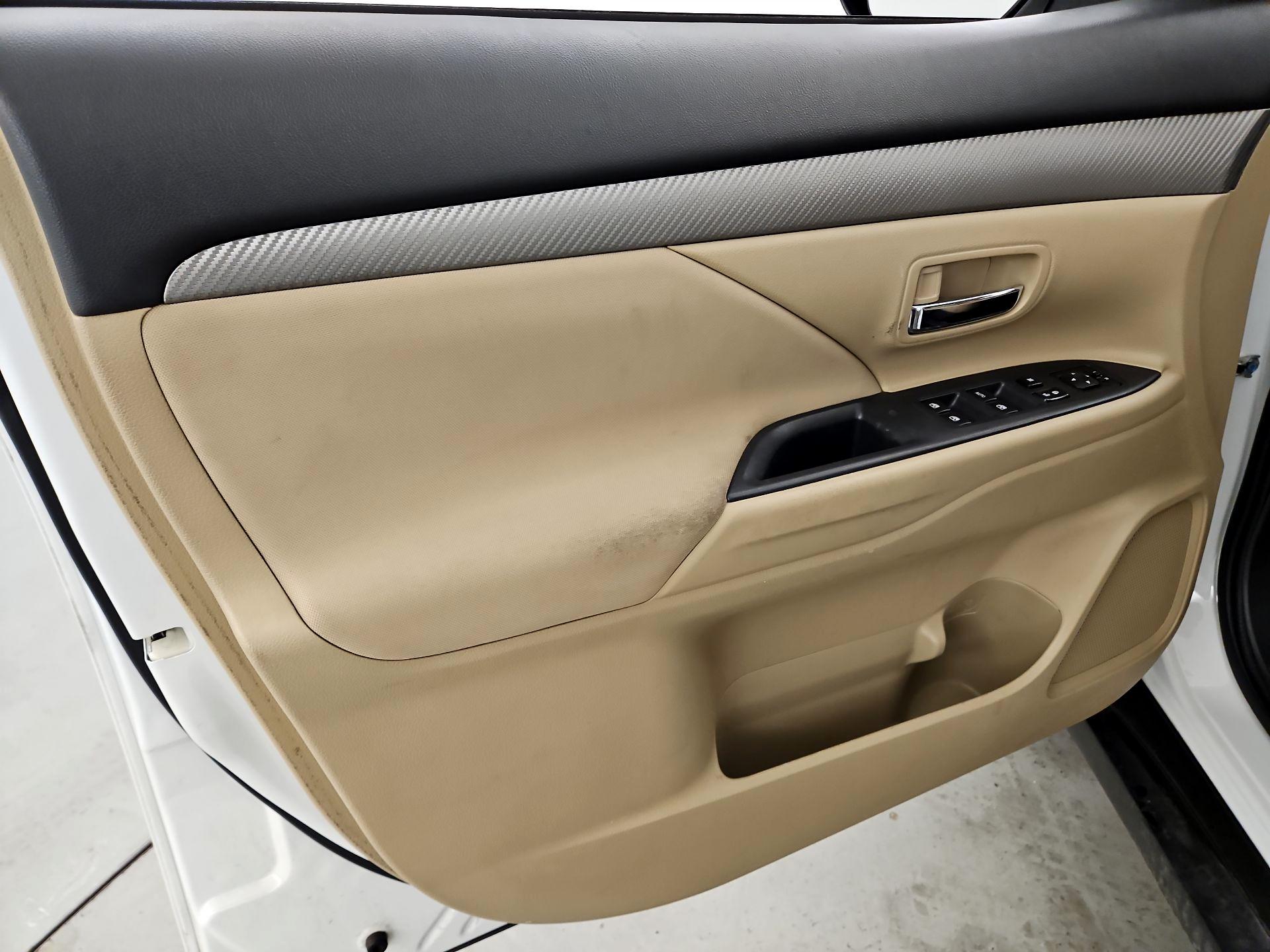 Thumbnail: 2018 Mitsubishi Outlander - 12