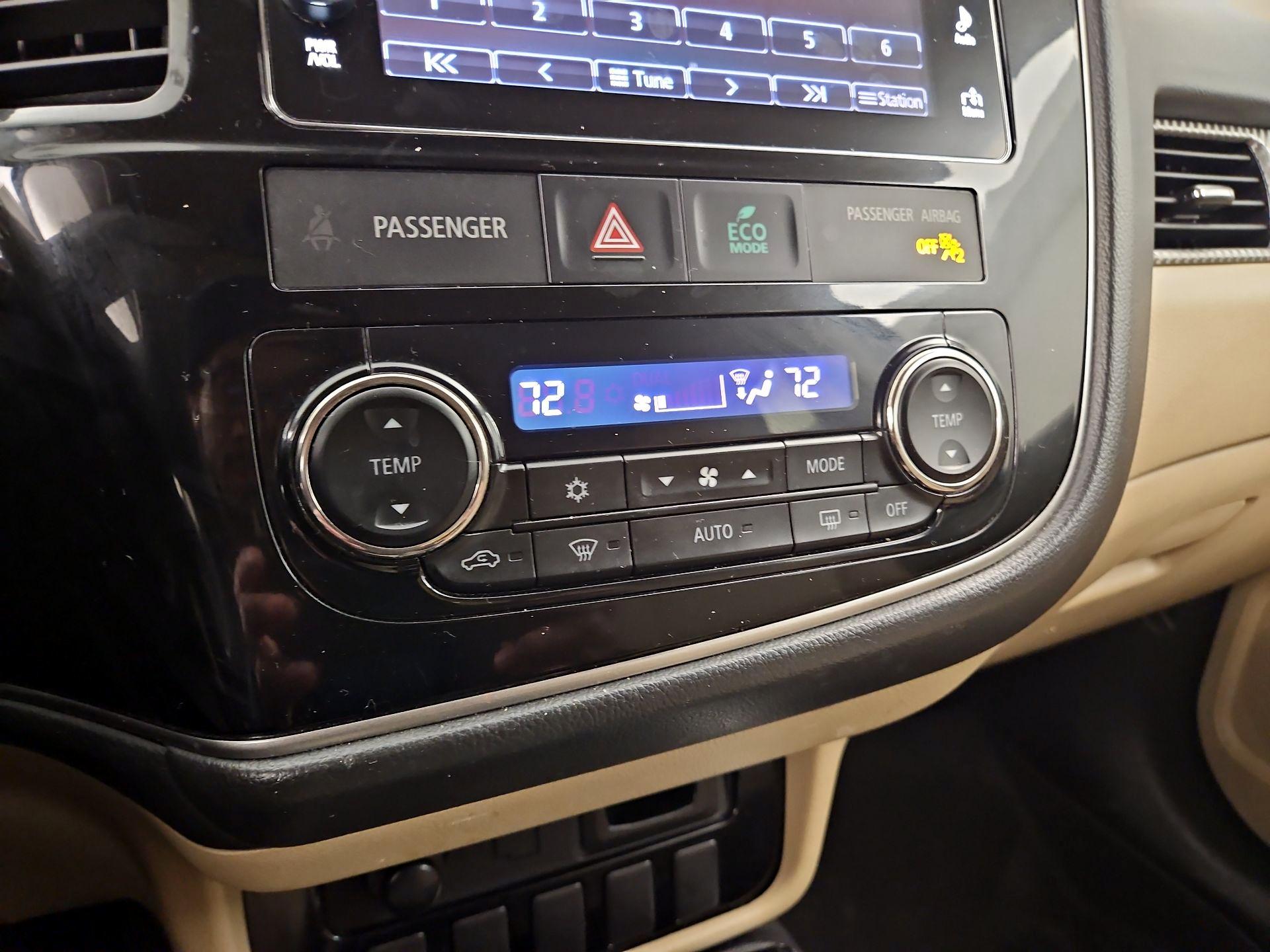 Thumbnail: 2018 Mitsubishi Outlander - 16