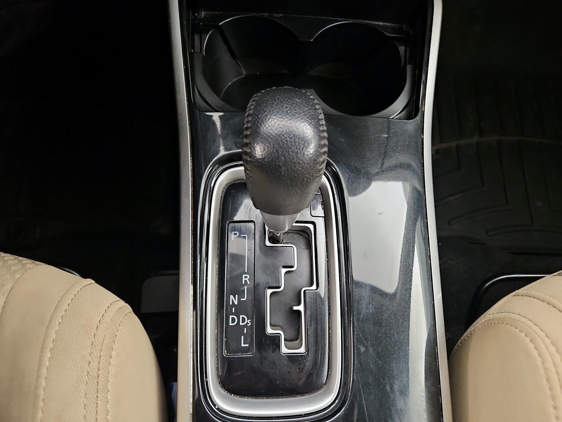 Thumbnail: 2018 Mitsubishi Outlander - 17