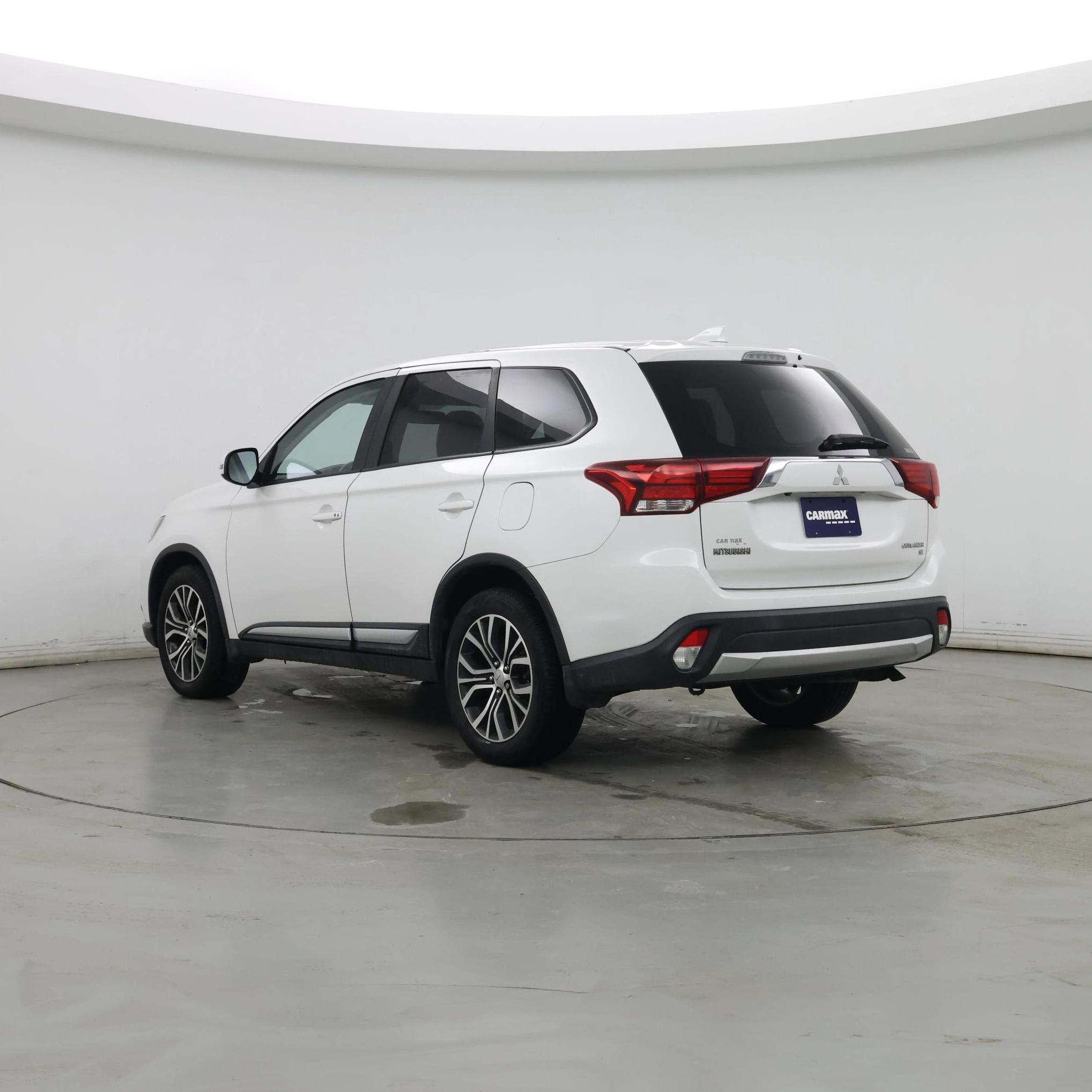 Thumbnail: 2018 Mitsubishi Outlander - 2