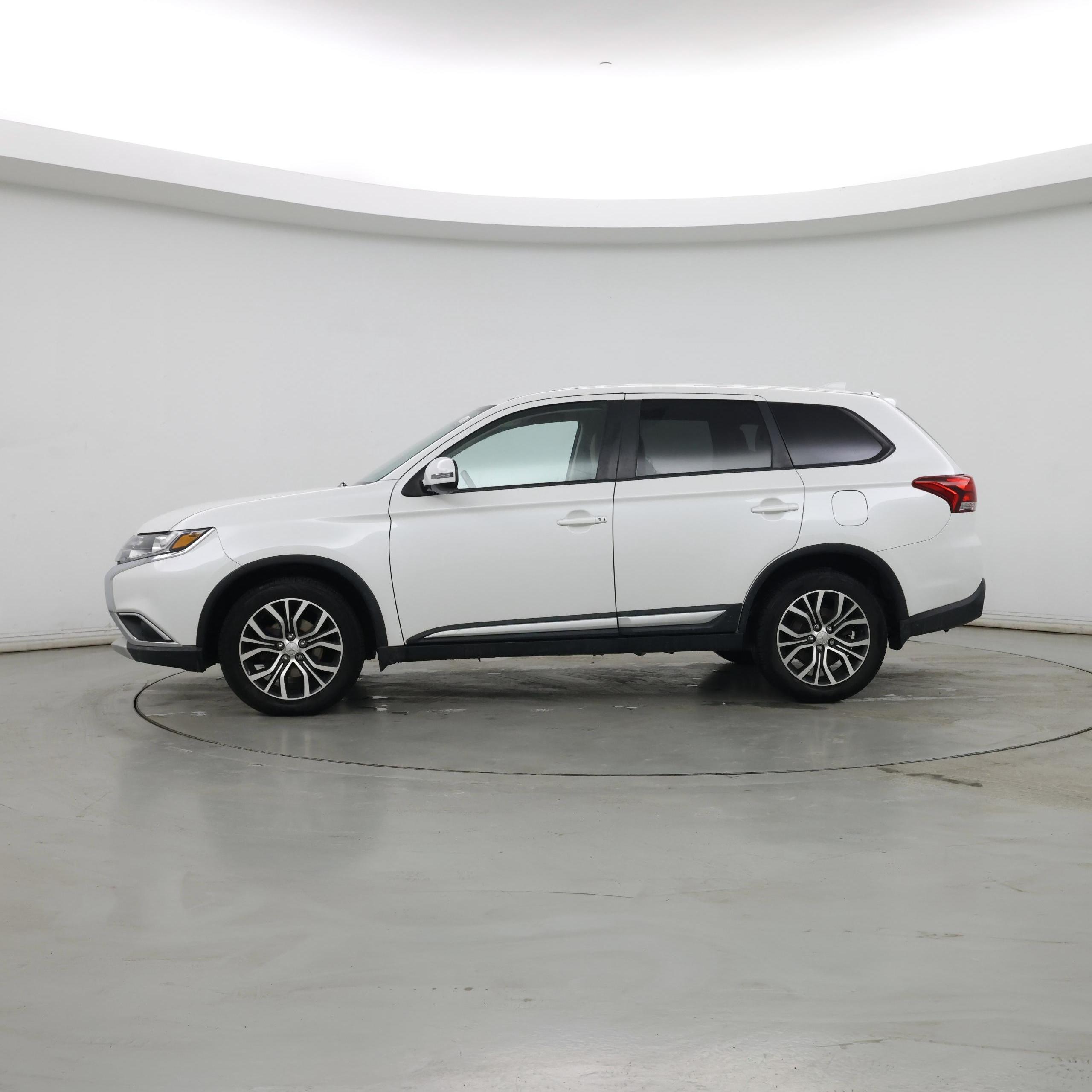 Thumbnail: 2018 Mitsubishi Outlander - 3