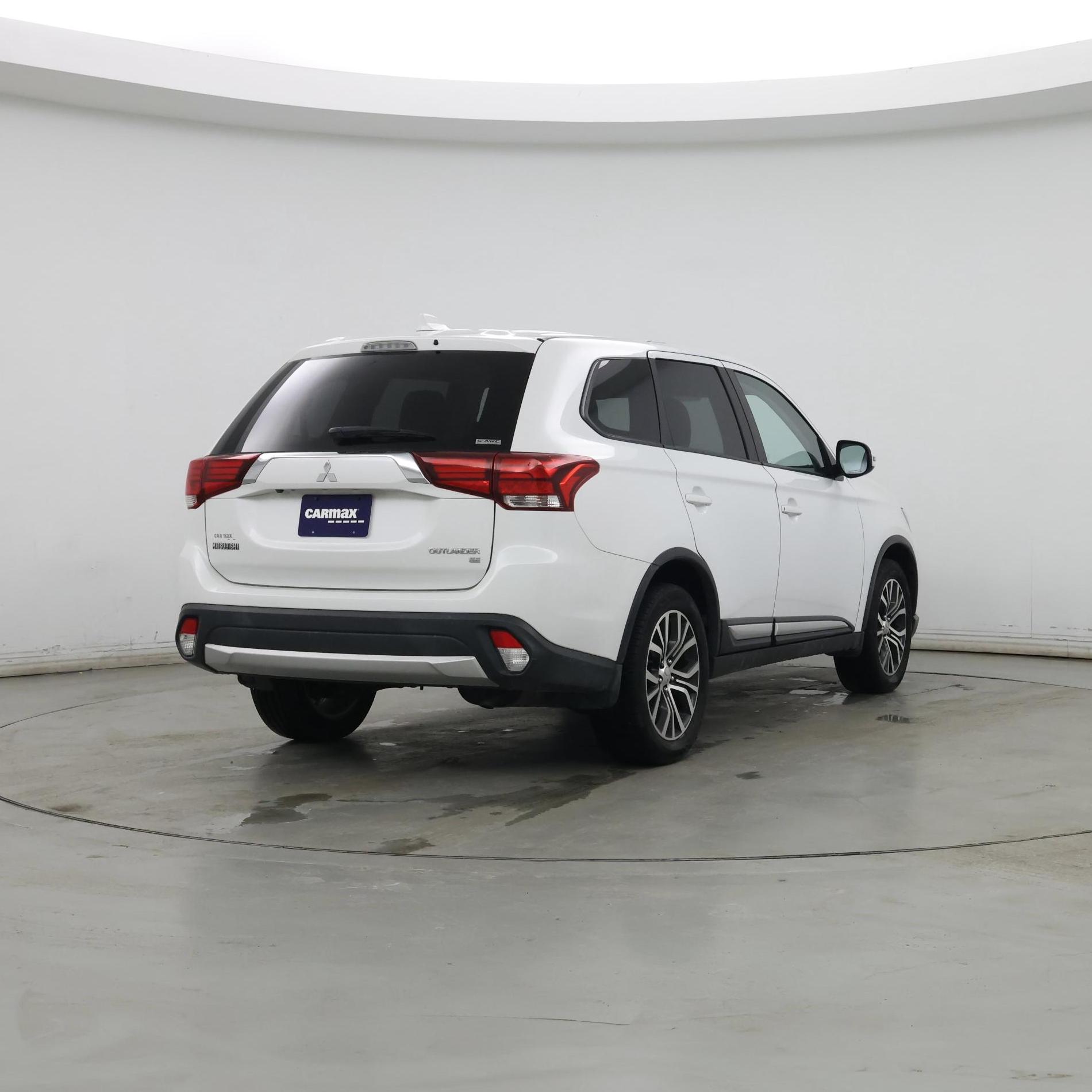 Thumbnail: 2018 Mitsubishi Outlander - 8