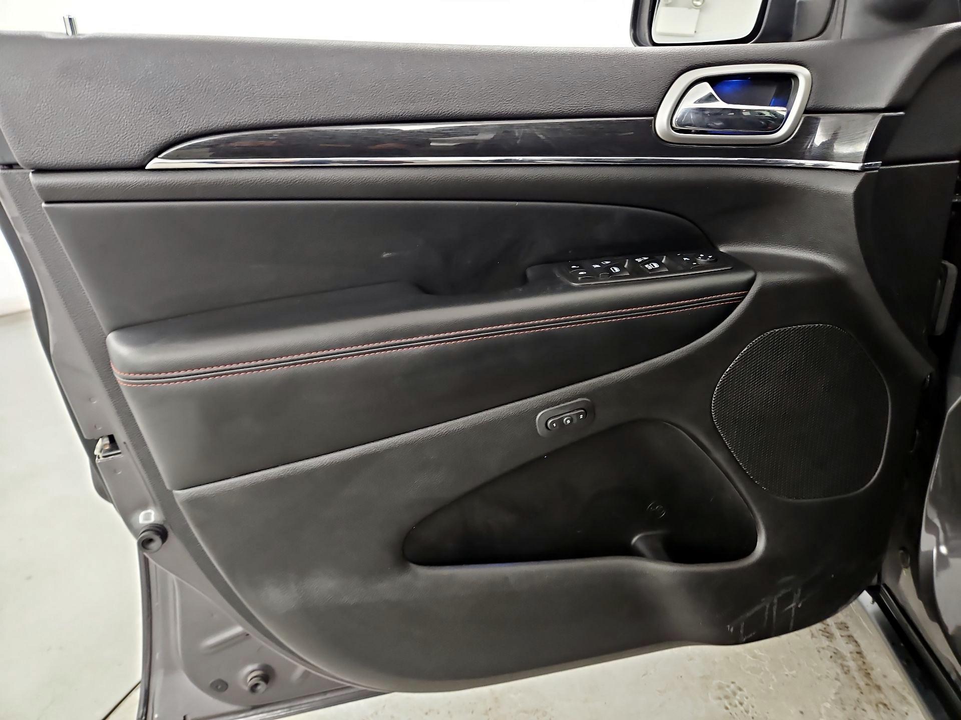 Thumbnail: 2018 Jeep Grand Cherokee - 12