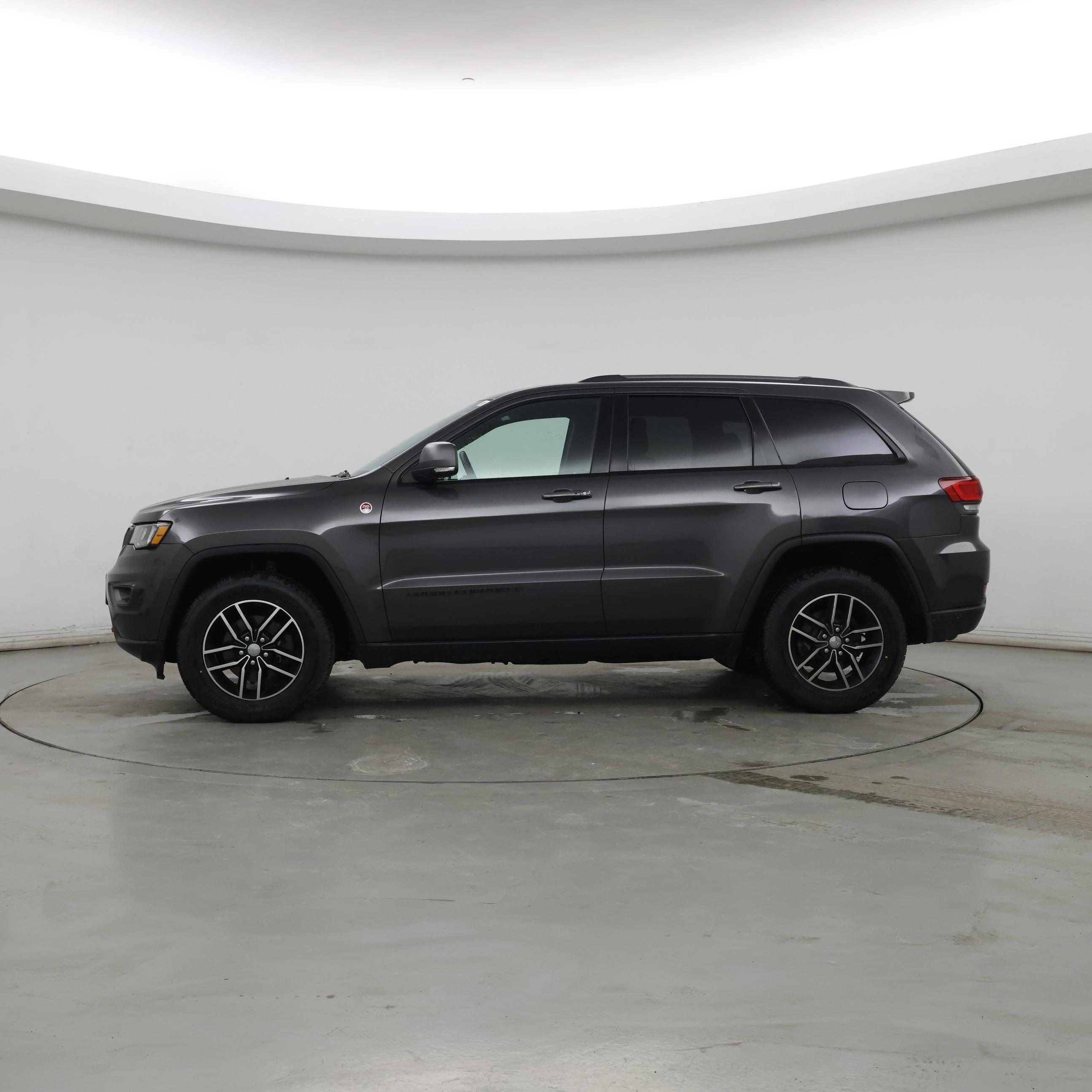 Thumbnail: 2018 Jeep Grand Cherokee - 3