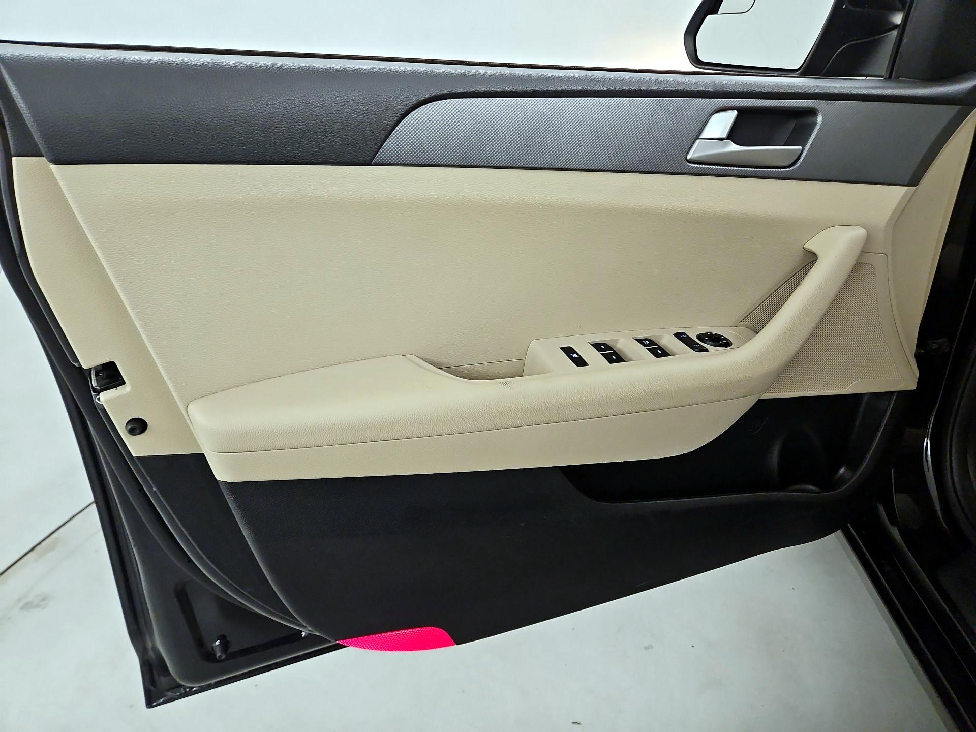 Thumbnail: 2017 Hyundai Sonata - 12