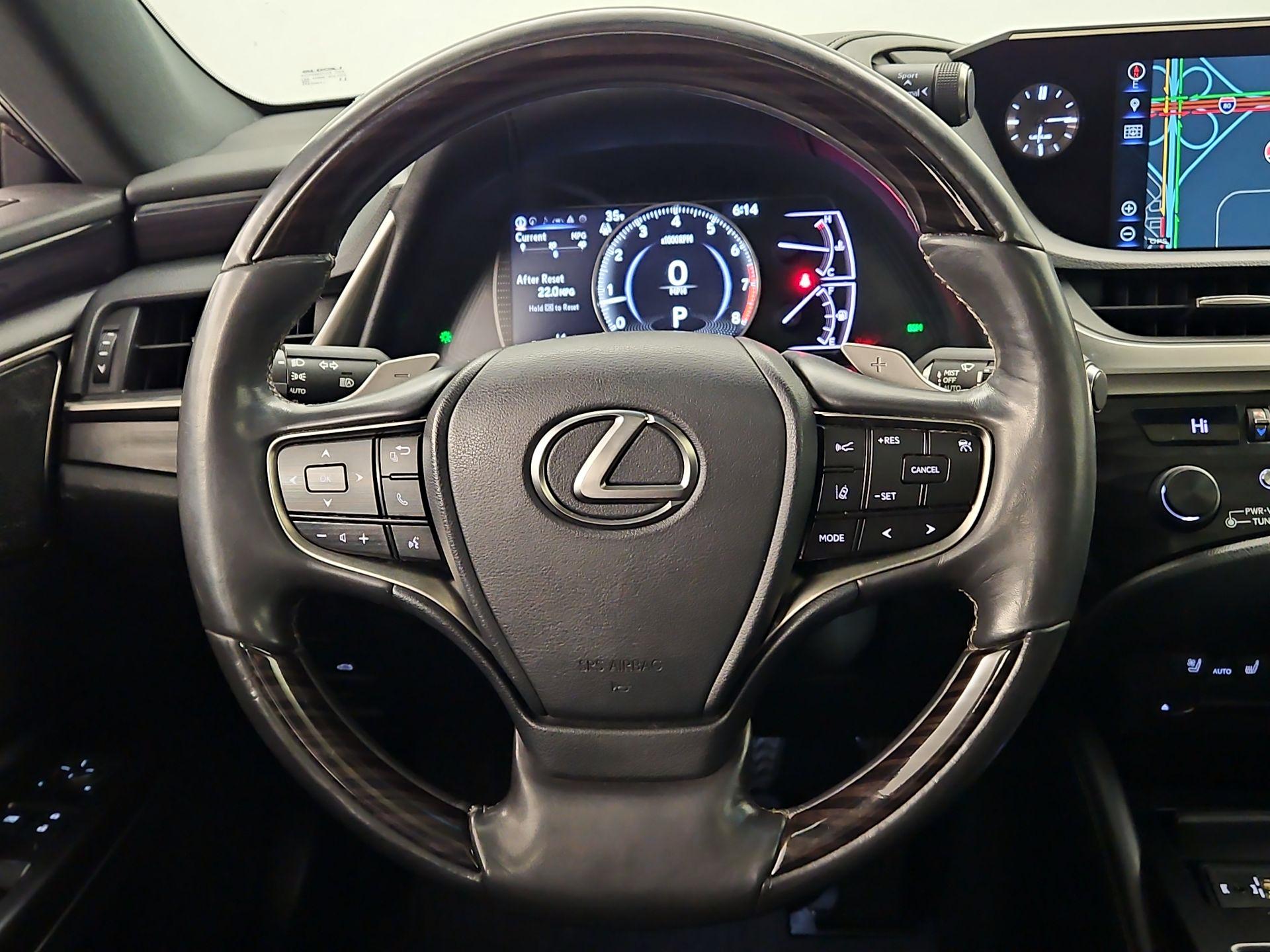 Thumbnail: 2019 Lexus ES - 10