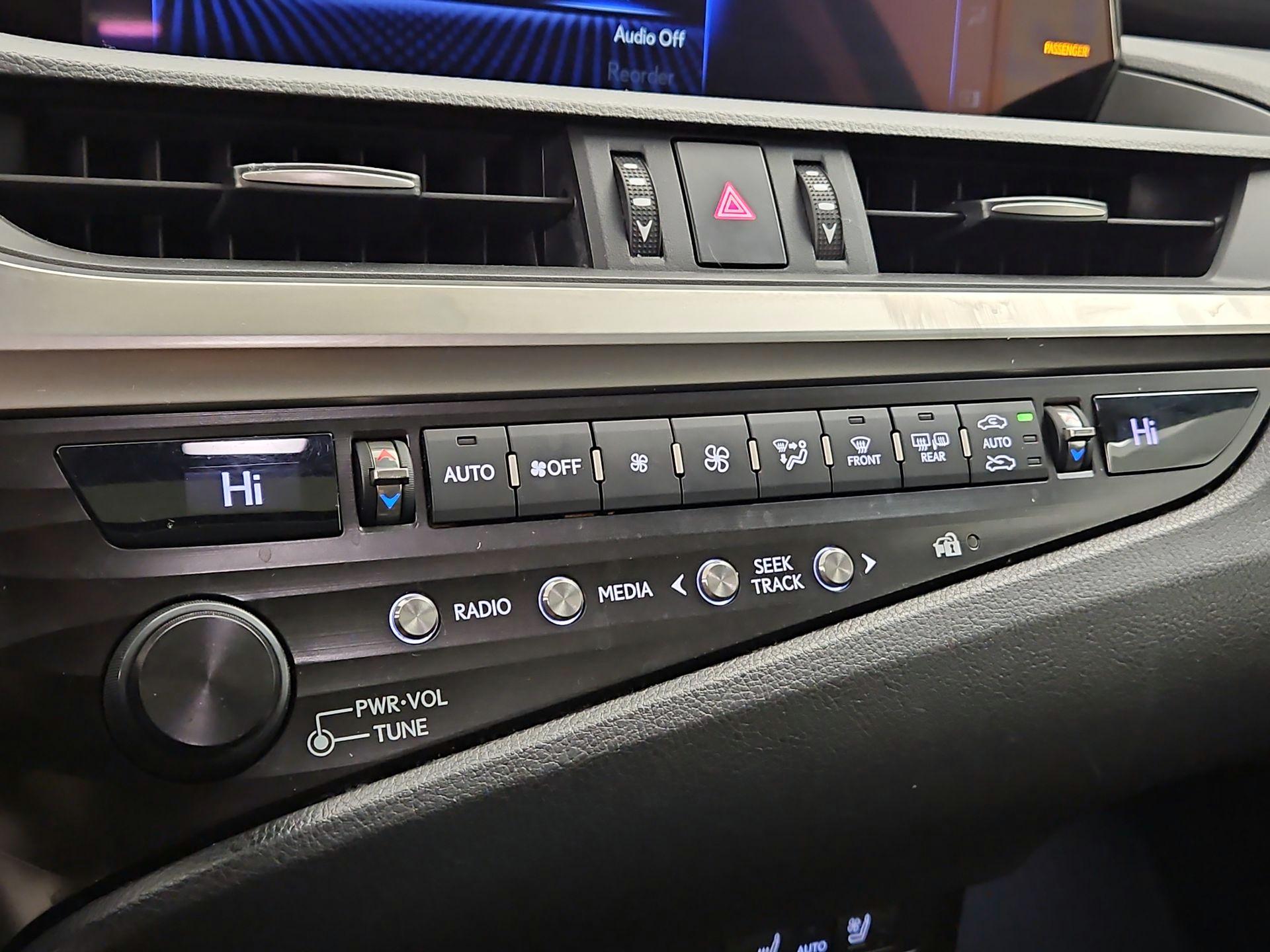 Thumbnail: 2019 Lexus ES - 16