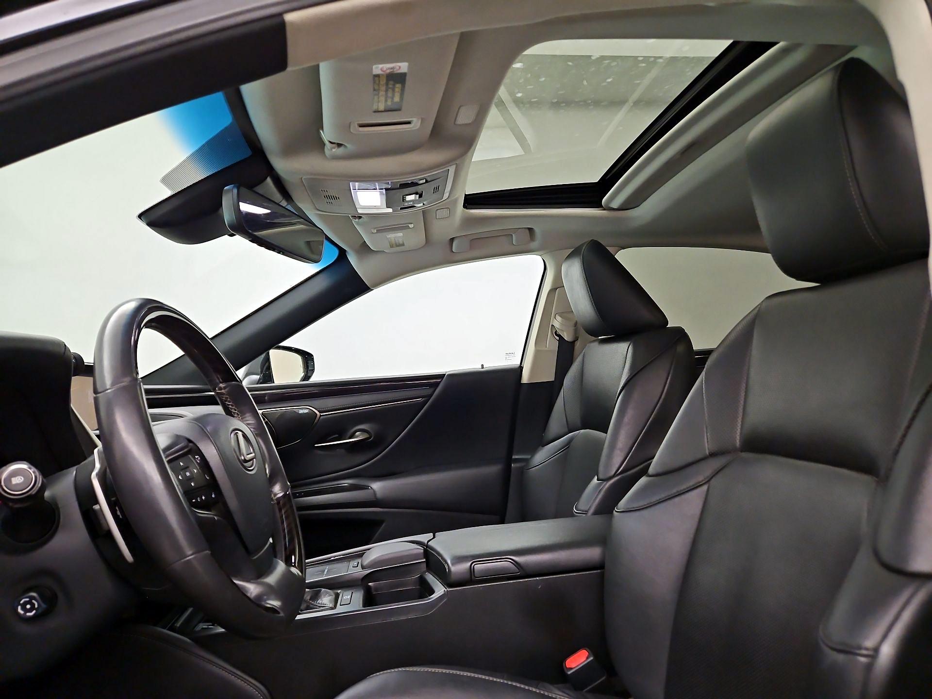 Thumbnail: 2019 Lexus ES - 19