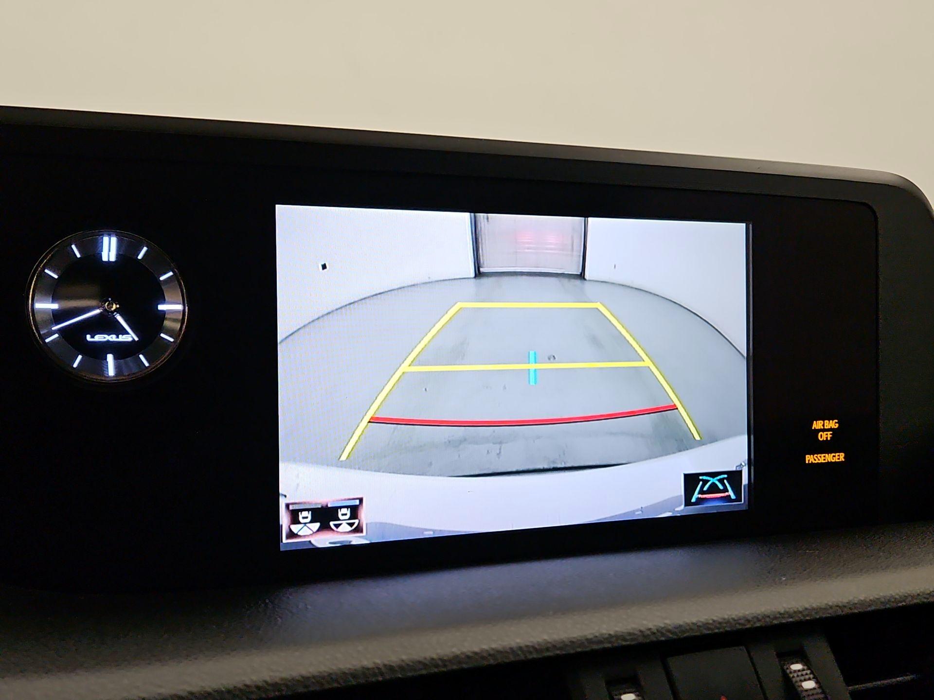 Thumbnail: 2019 Lexus ES - 13