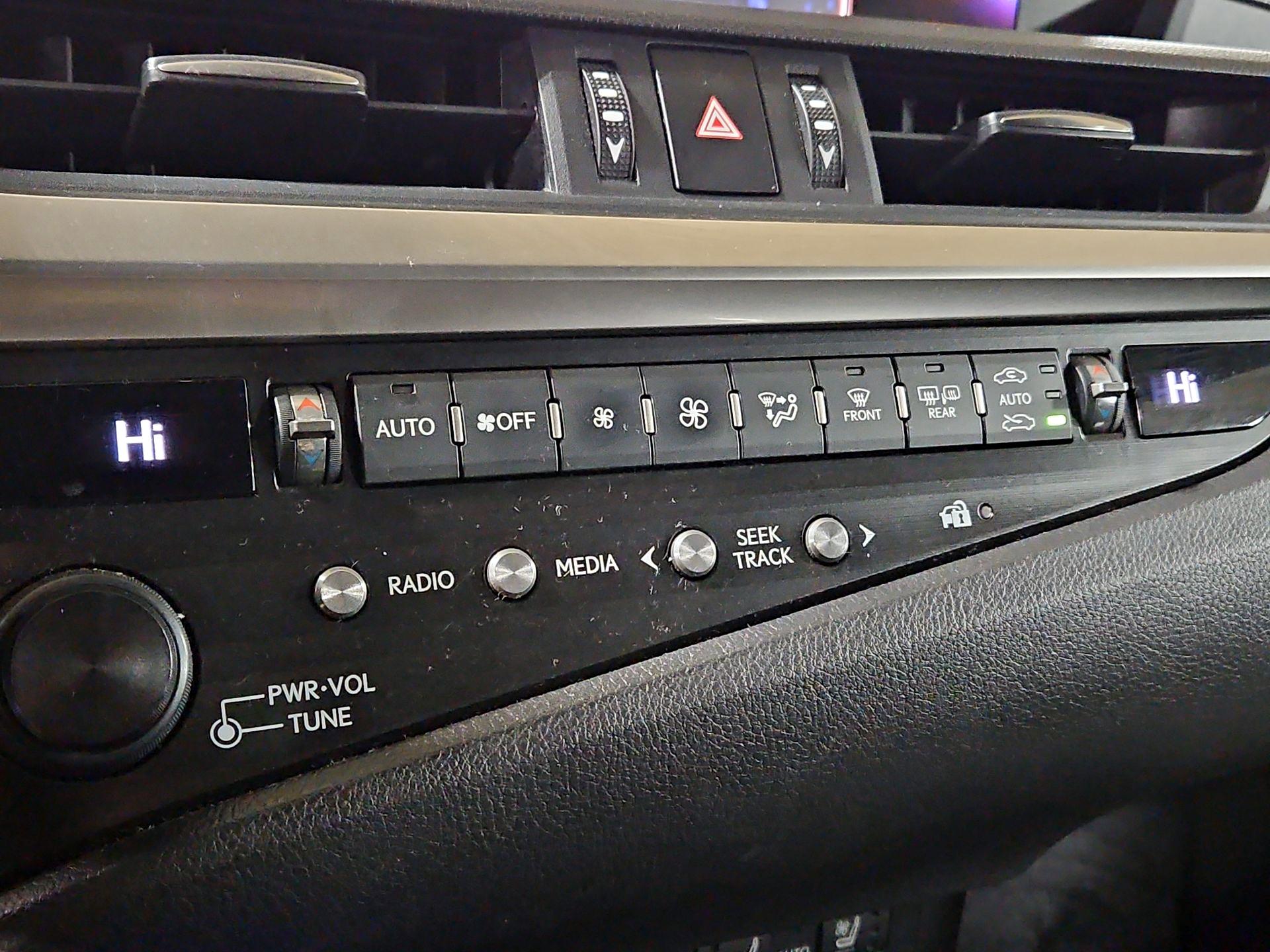 Thumbnail: 2019 Lexus ES - 15