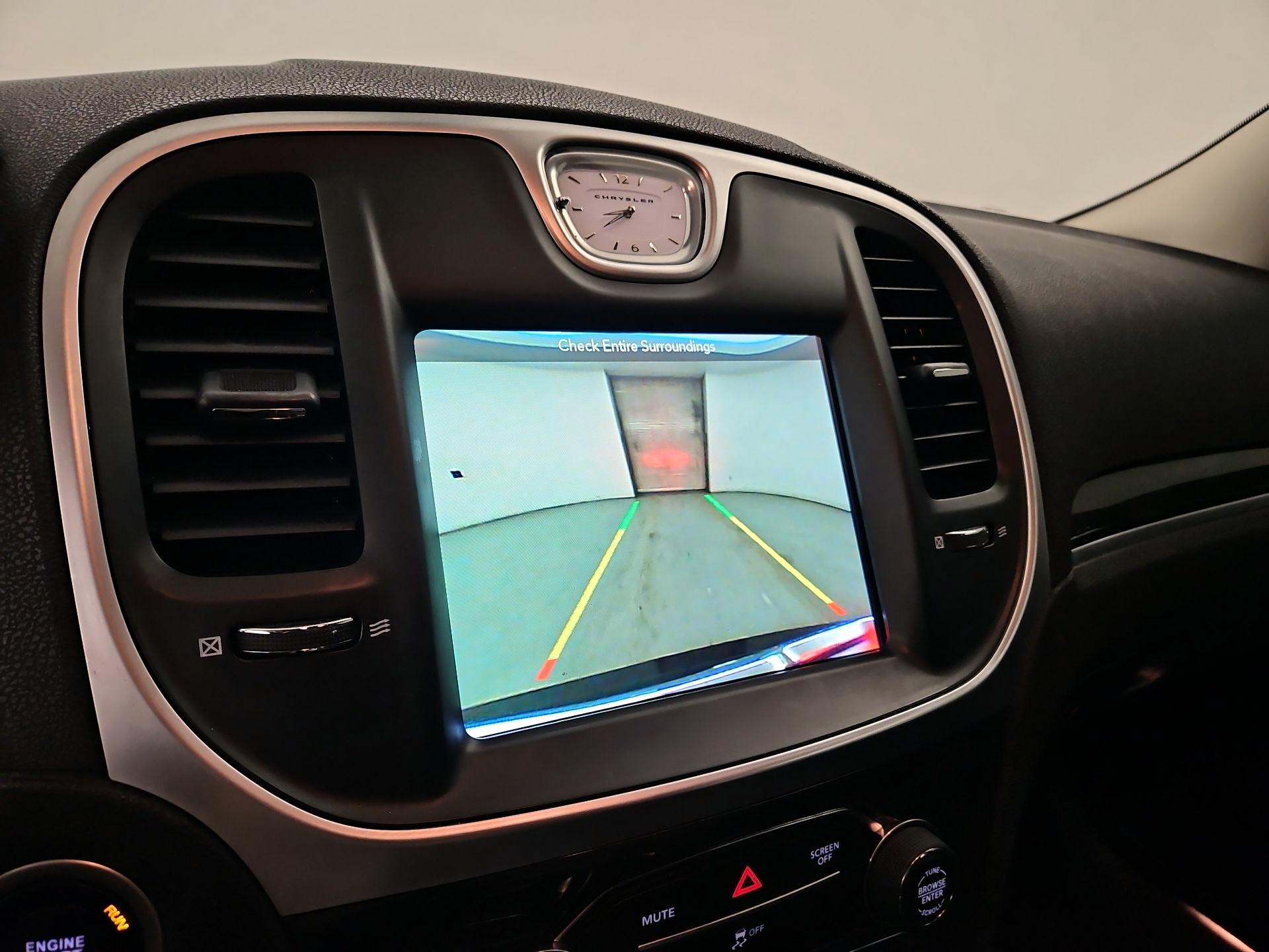 Thumbnail: 2019 Chrysler 300 - 14