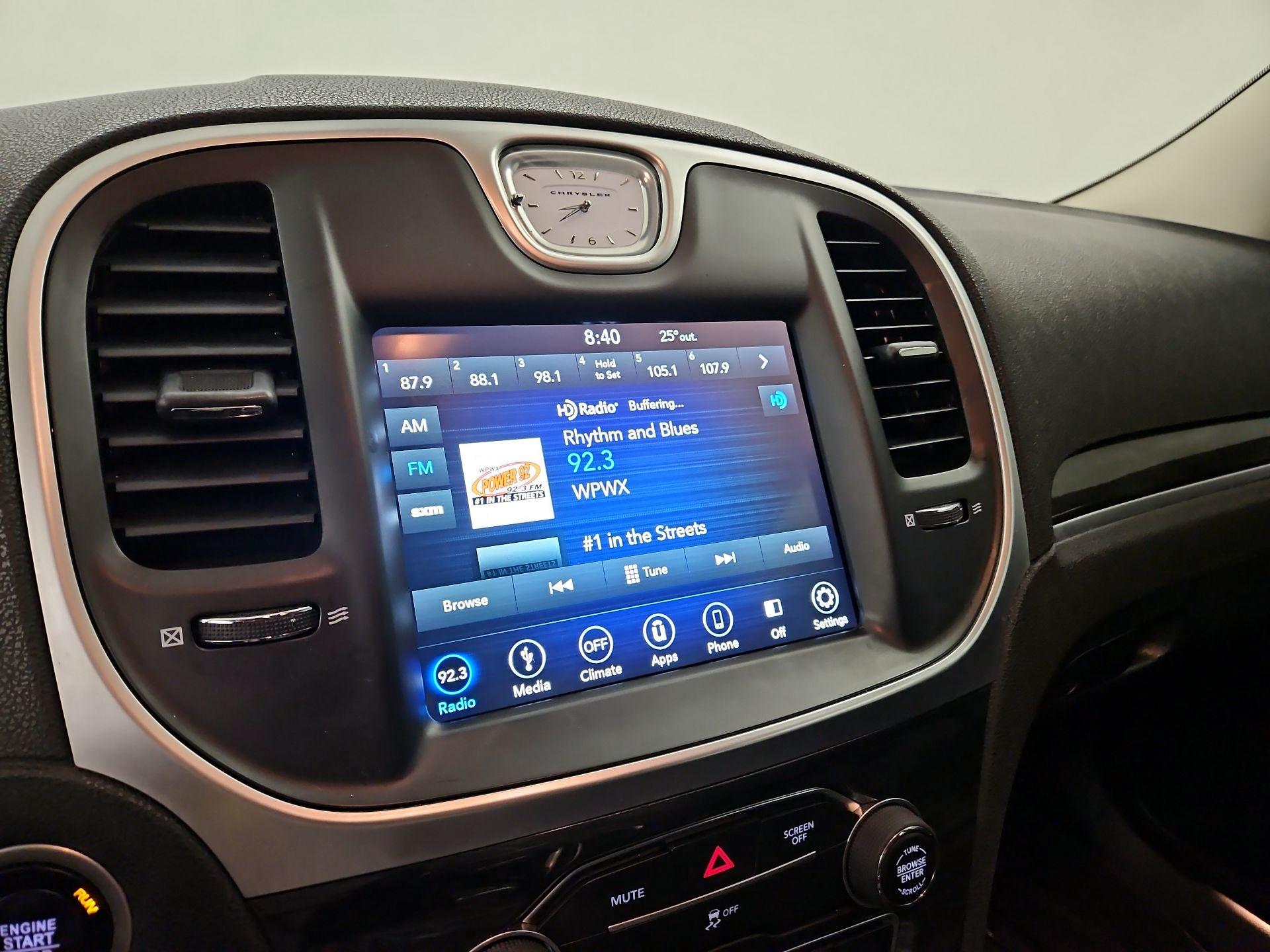 Thumbnail: 2019 Chrysler 300 - 15