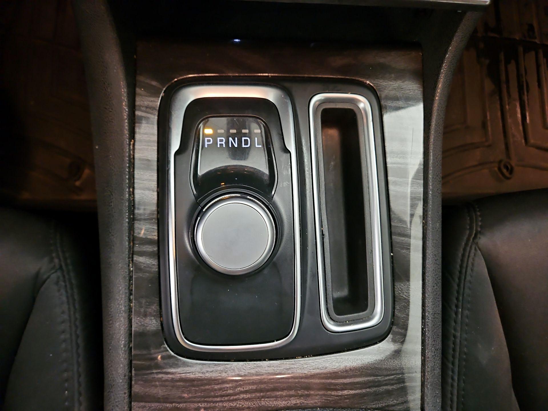 Thumbnail: 2019 Chrysler 300 - 17