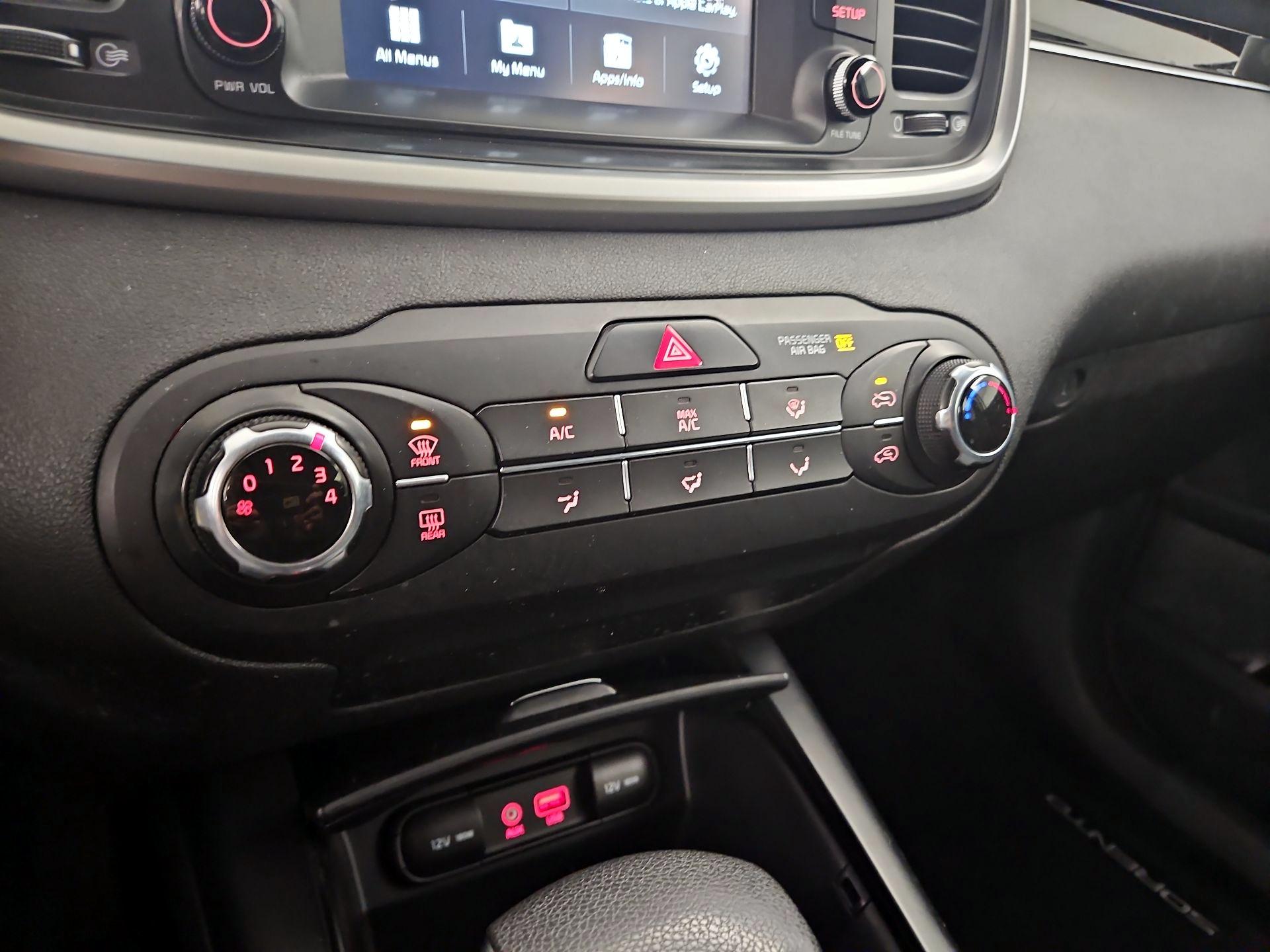 Thumbnail: 2019 Kia Sorento - 16