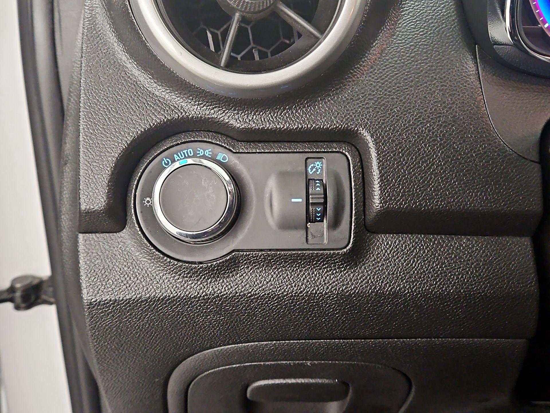 Thumbnail: 2016 Chevrolet Trax - 13