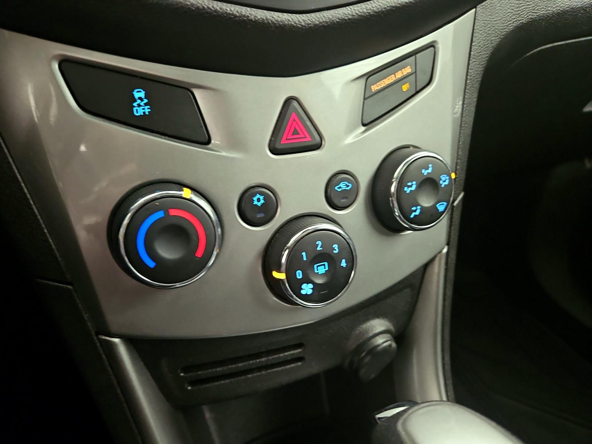 Thumbnail: 2016 Chevrolet Trax - 16