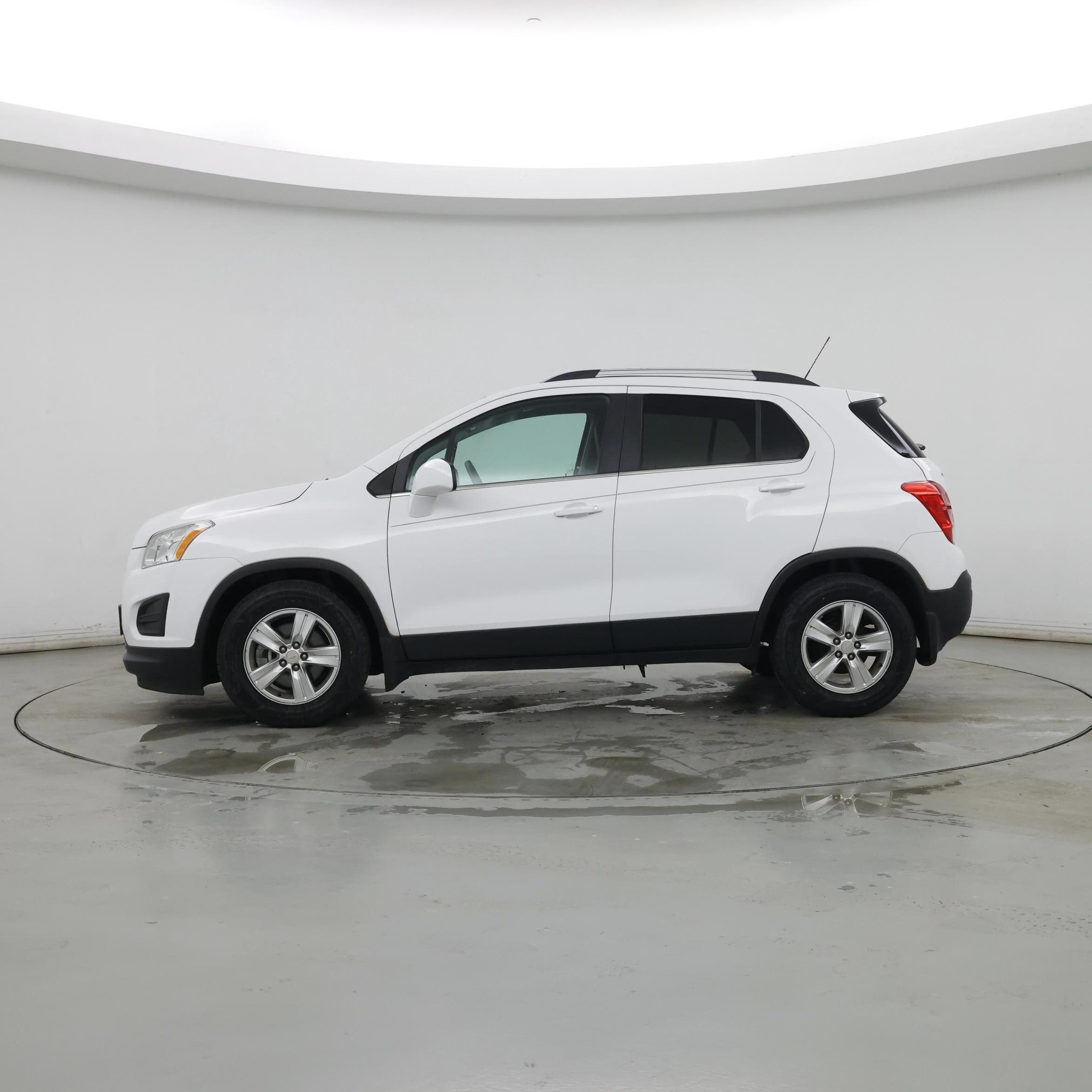 Thumbnail: 2016 Chevrolet Trax - 3