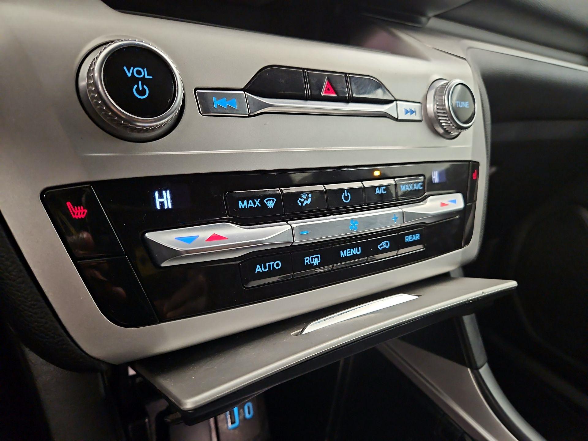 Thumbnail: 2021 Ford Explorer - 16