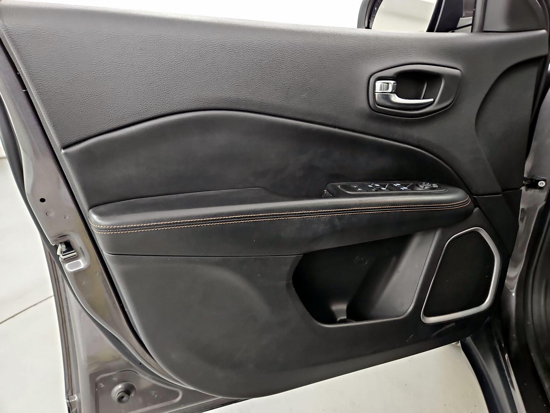 Thumbnail: 2020 Jeep Compass - 12