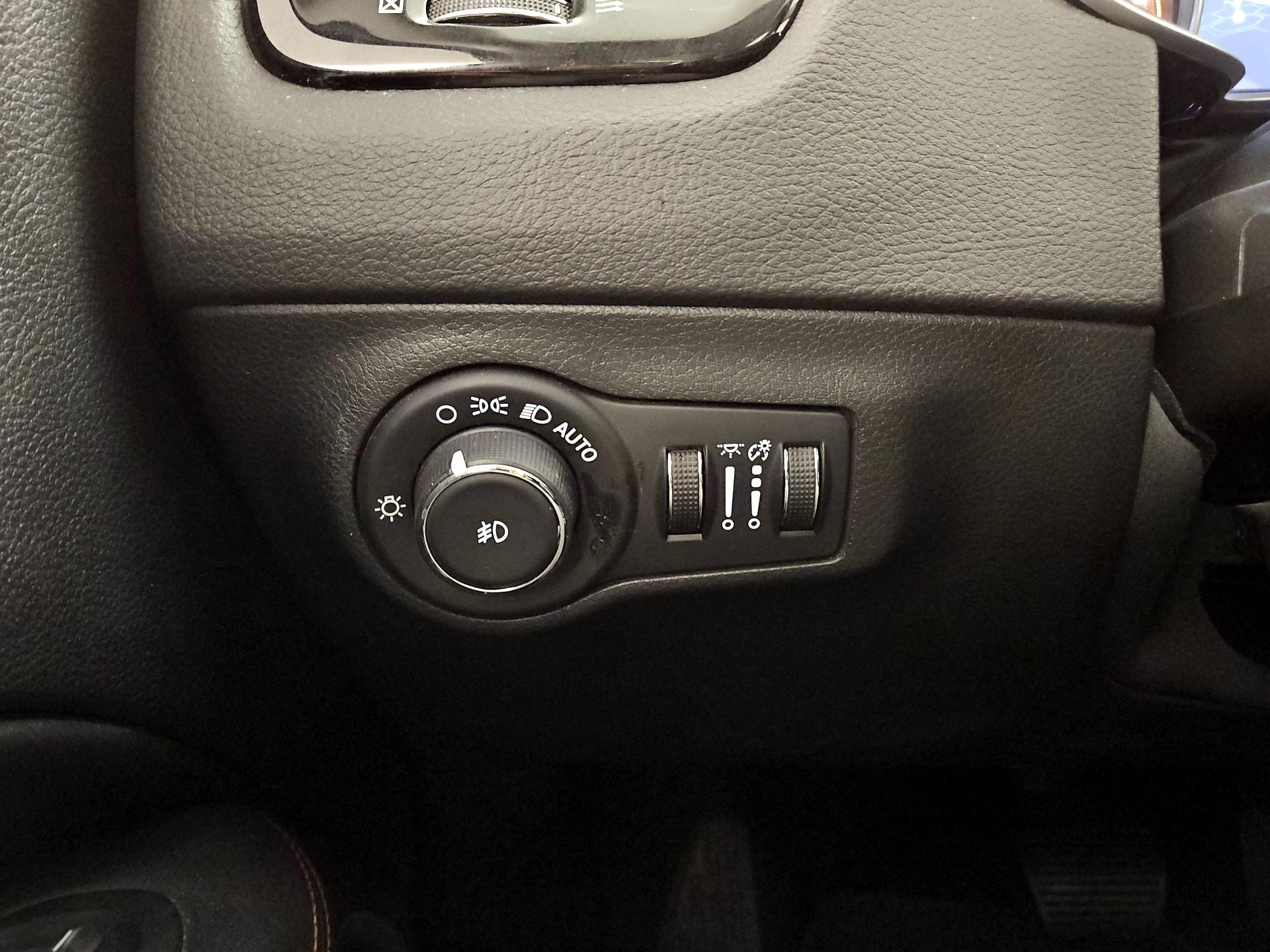 Thumbnail: 2020 Jeep Compass - 13