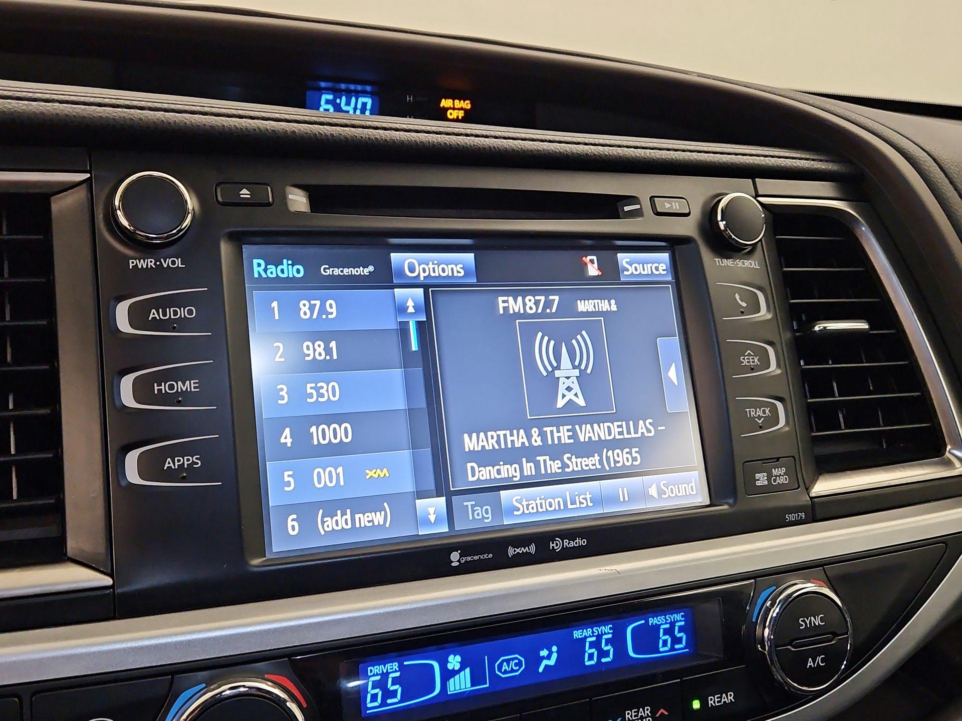 Thumbnail: 2018 Toyota Highlander - 15