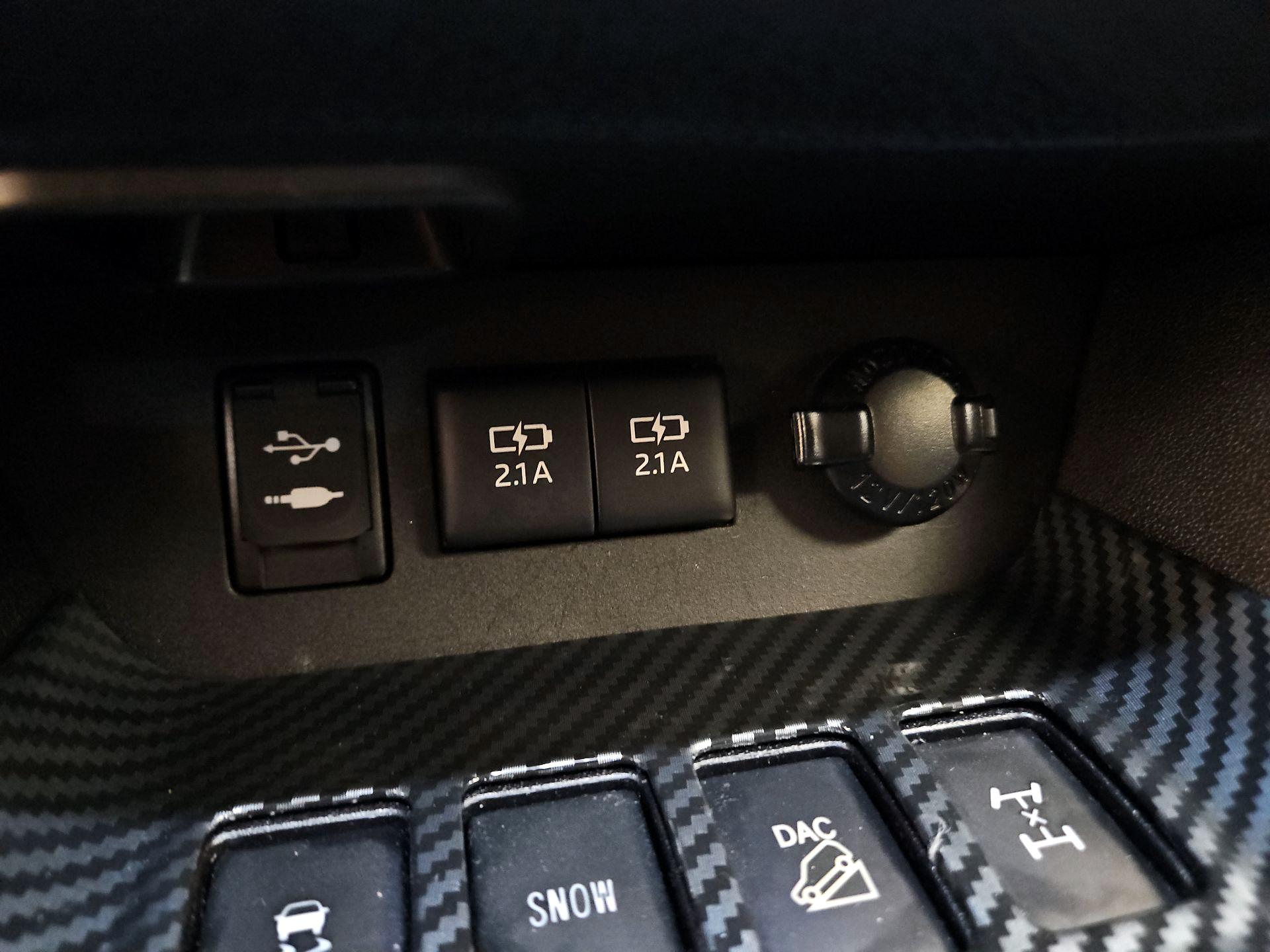 Thumbnail: 2018 Toyota Highlander - 18