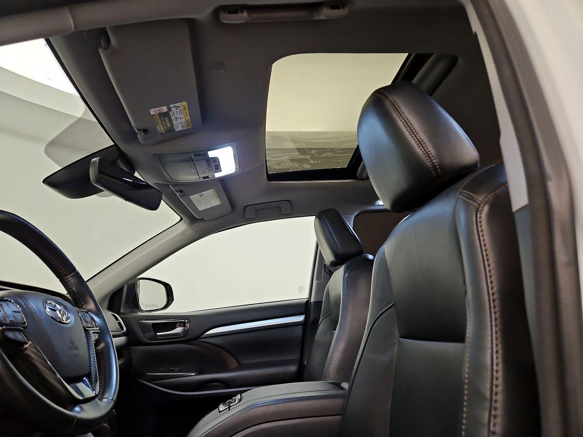 Thumbnail: 2018 Toyota Highlander - 19