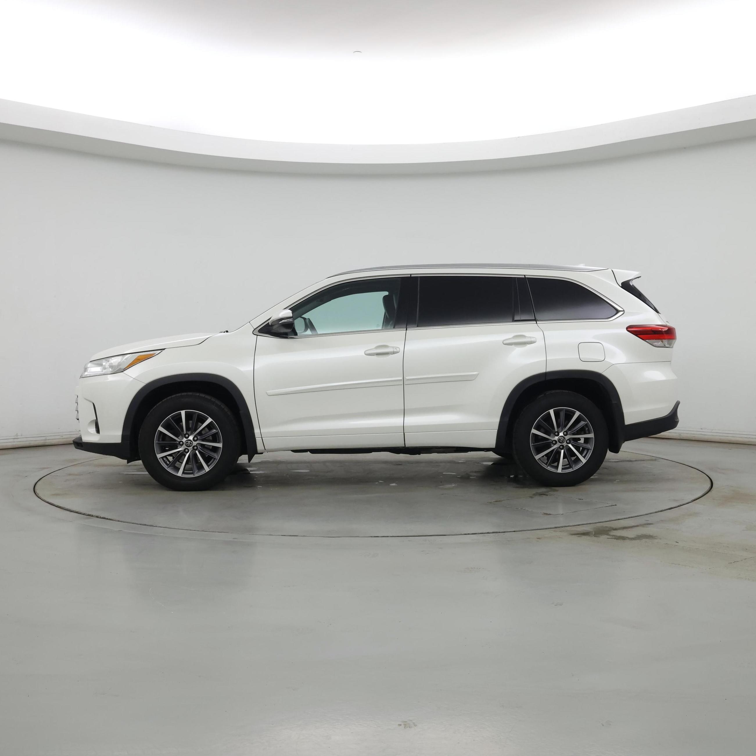 Thumbnail: 2018 Toyota Highlander - 3