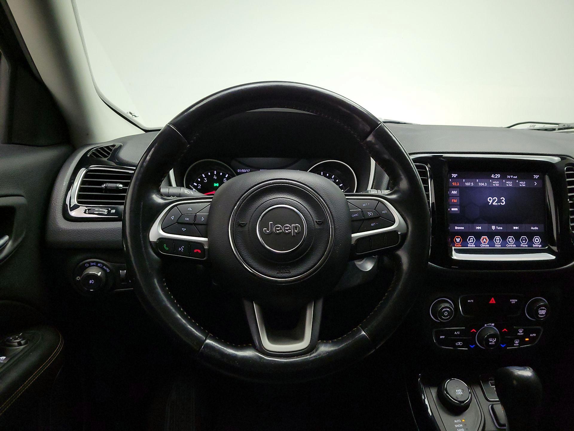 Thumbnail: 2020 Jeep Compass - 10