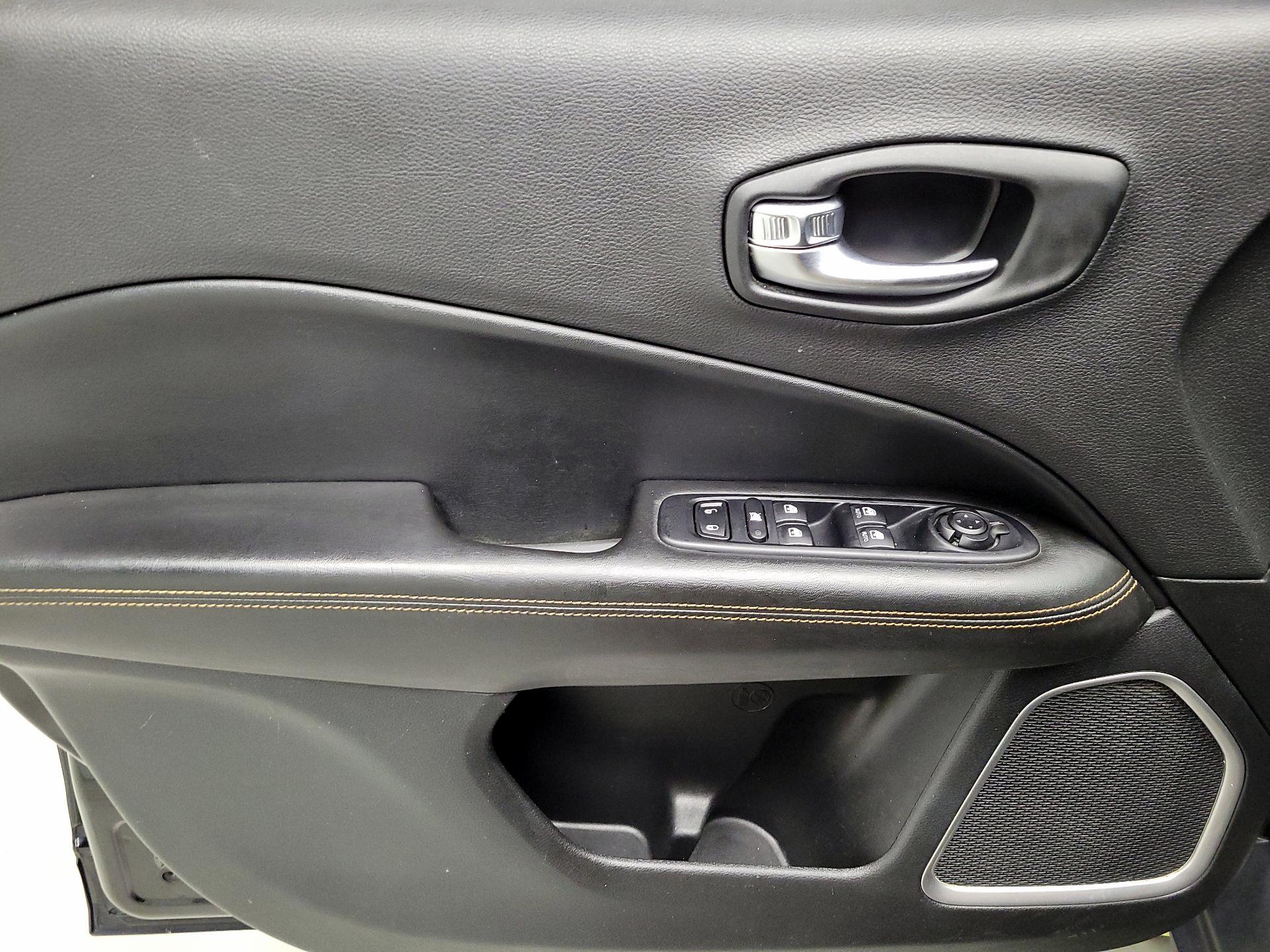 Thumbnail: 2020 Jeep Compass - 12