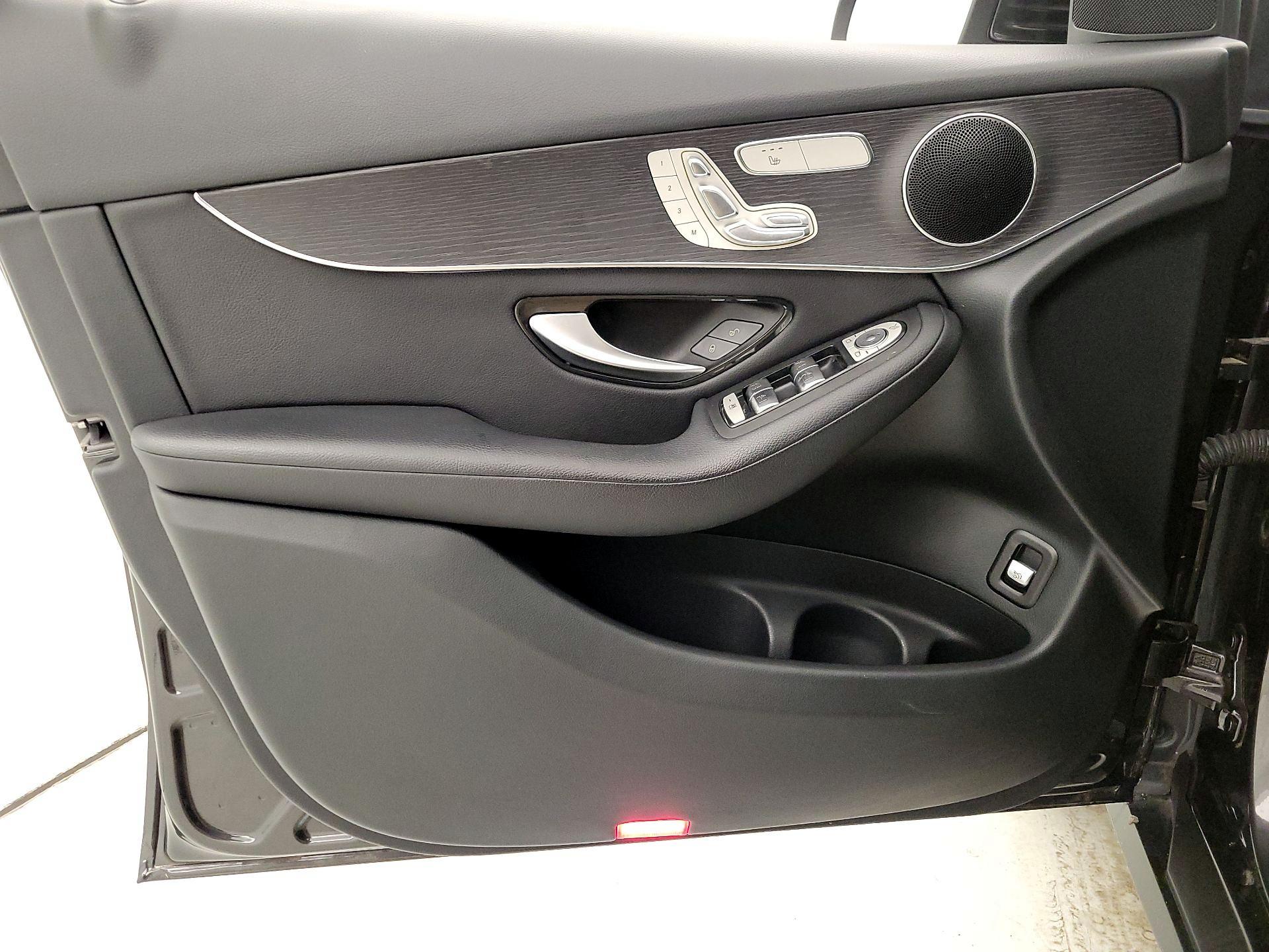 Thumbnail: 2022 Mercedes-Benz GLC - 12