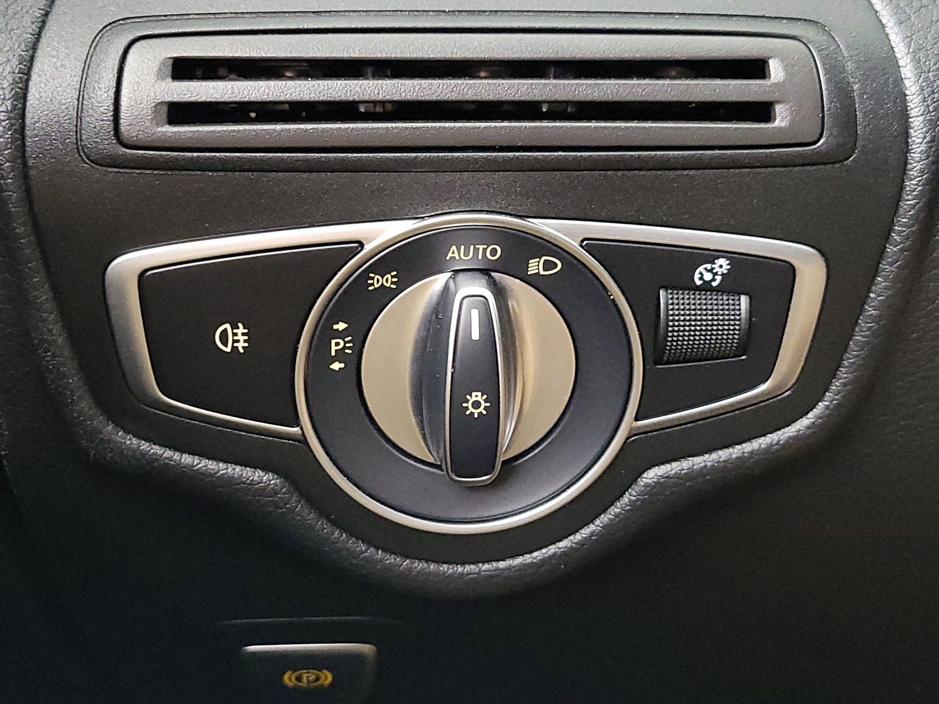 Thumbnail: 2022 Mercedes-Benz GLC - 13