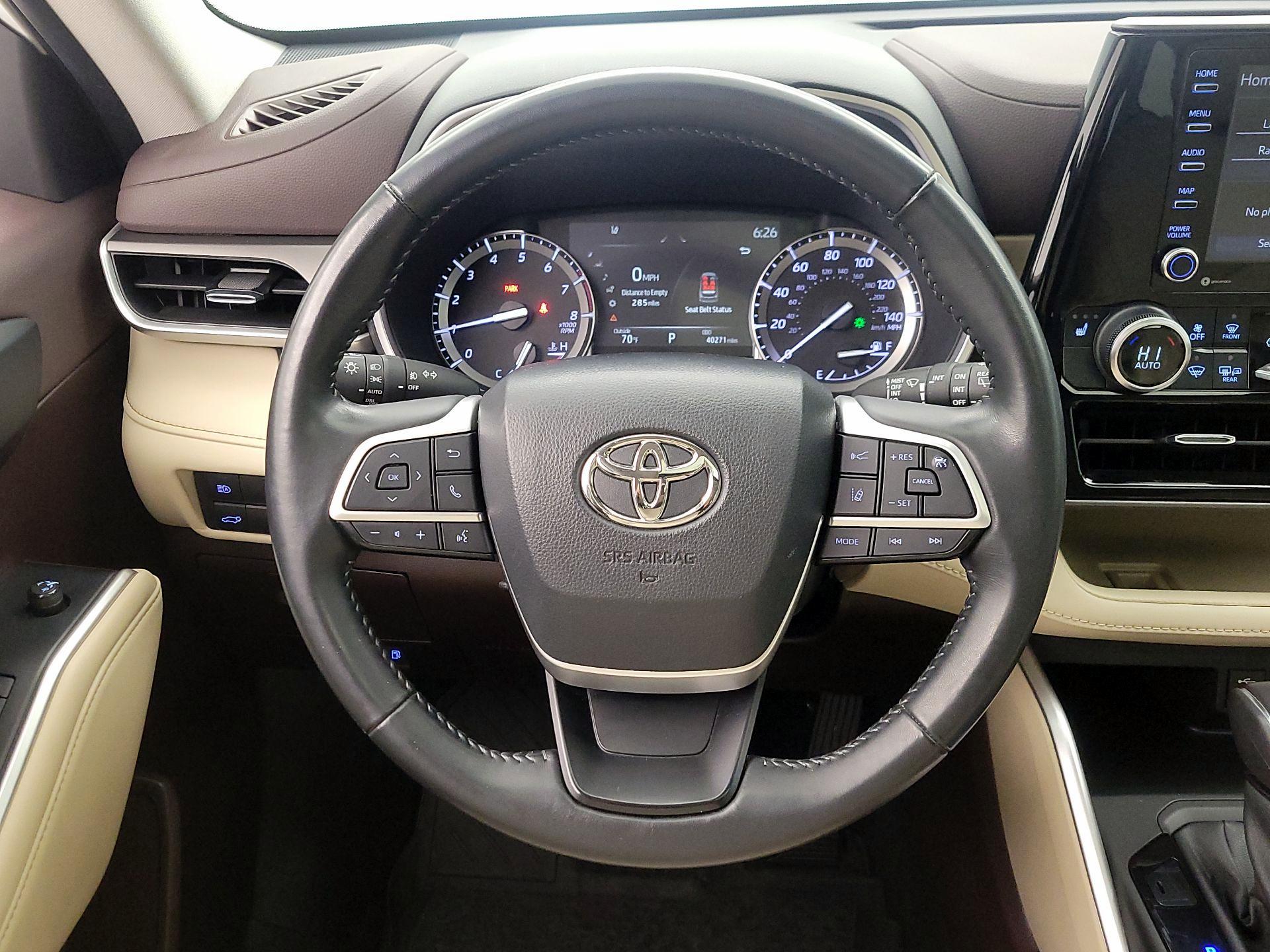 Thumbnail: 2022 Toyota Highlander - 10