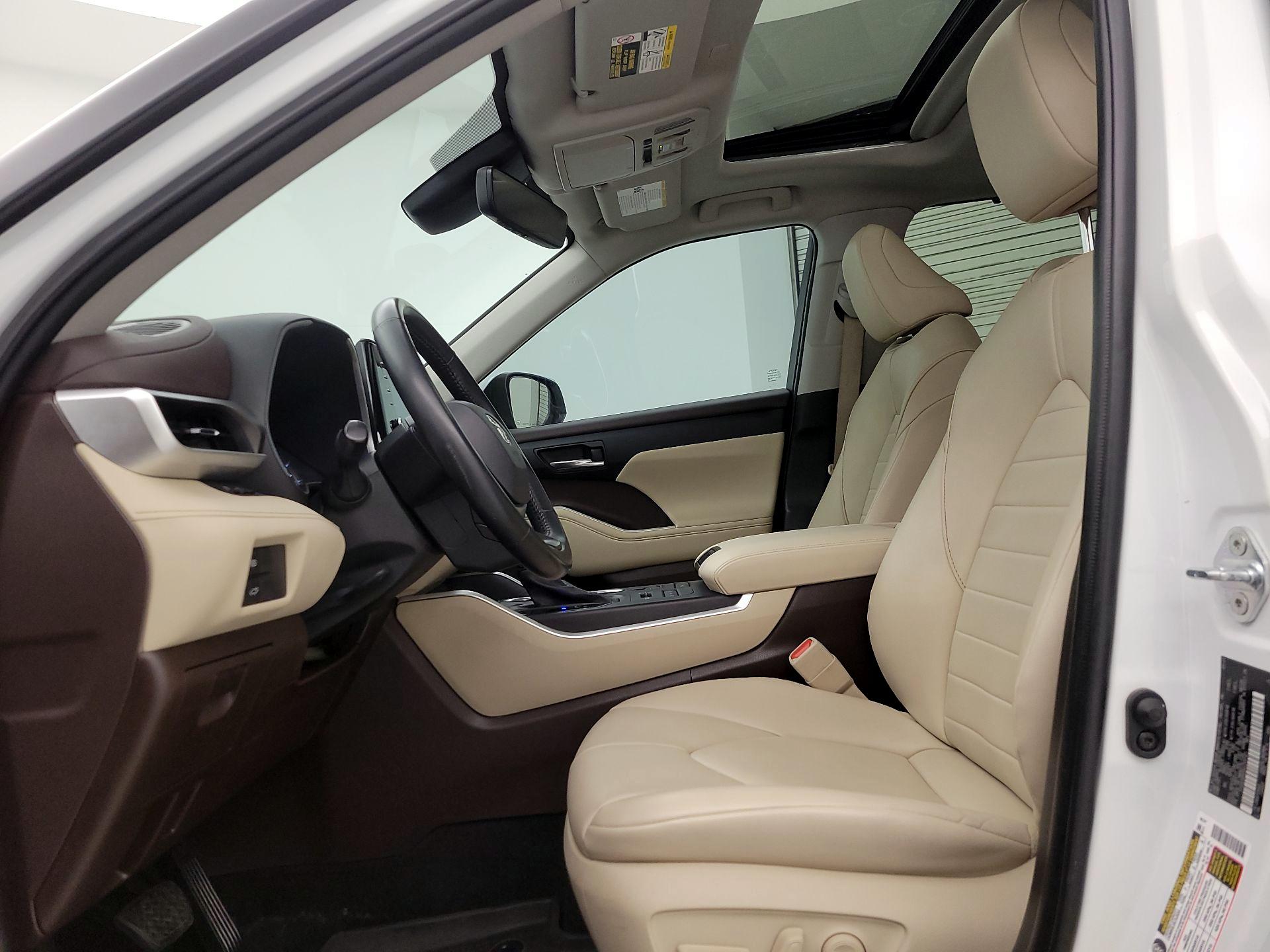 Thumbnail: 2022 Toyota Highlander - 11